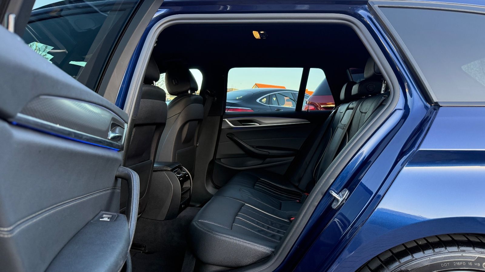 BMW 520d Touring G31 M Sportpaket-LED-Leder-19LM-AHK foto 9