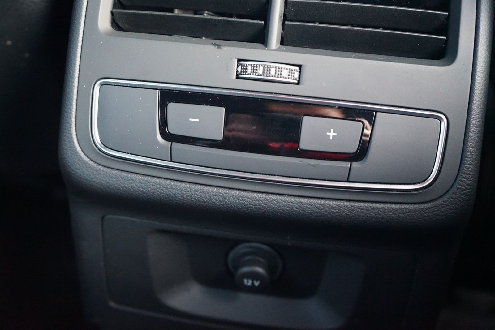 Audi A4 Avant 40 TDI S-Line quattro Aut. LED ACC Navi foto 13