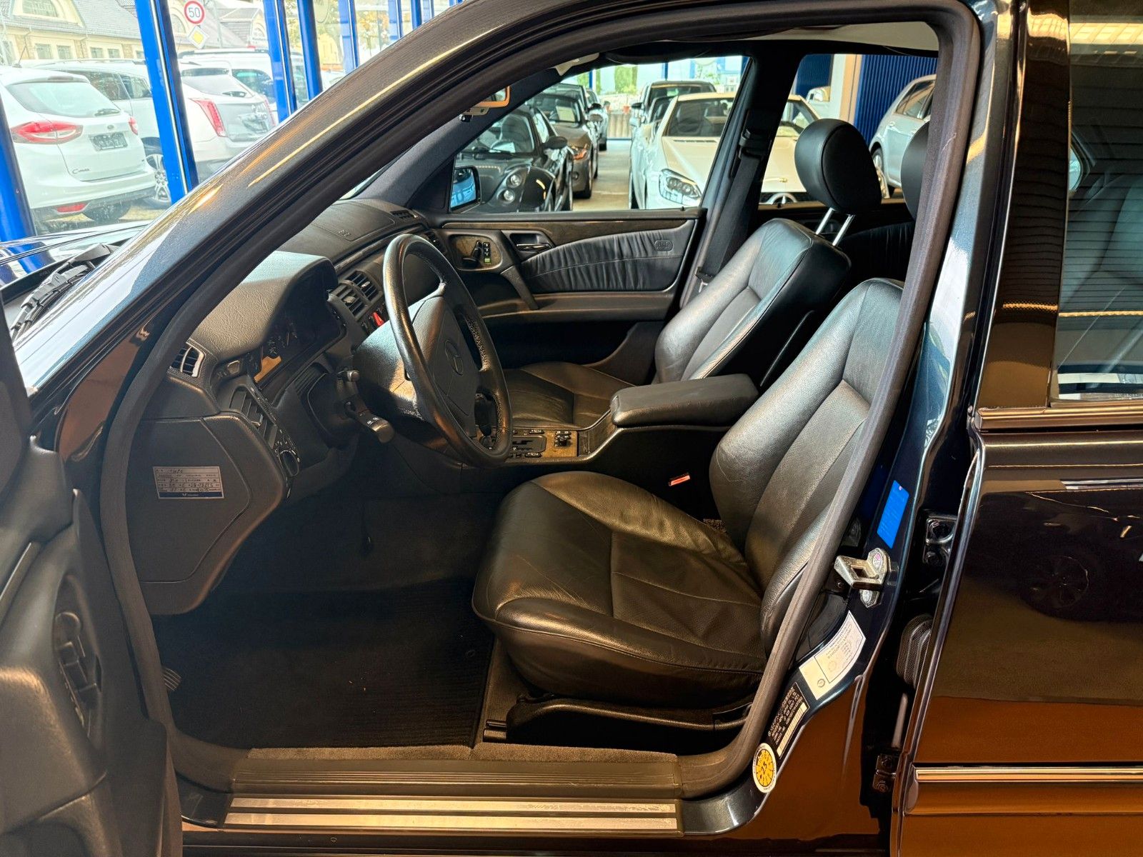 Mercedes-Benz E 420 AVANTGARDE / Vollausstattung / MB Historie foto 9