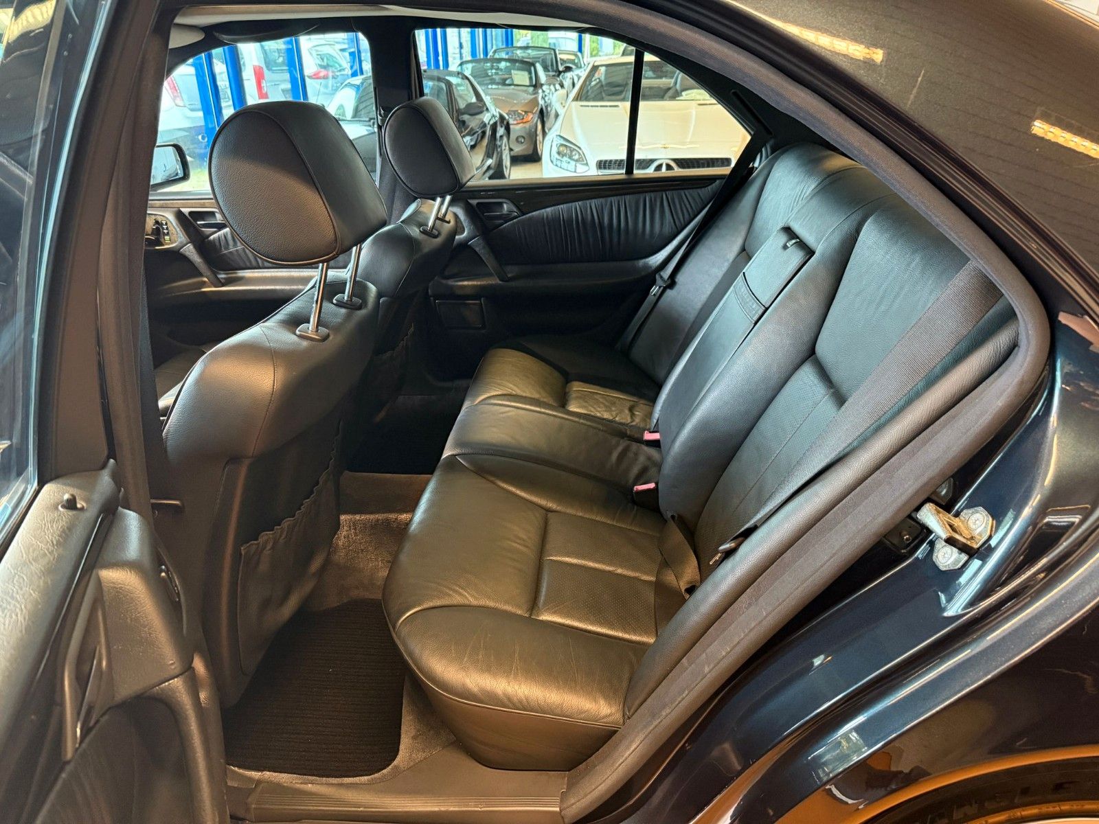 Mercedes-Benz E 420 AVANTGARDE / Vollausstattung / MB Historie foto 10