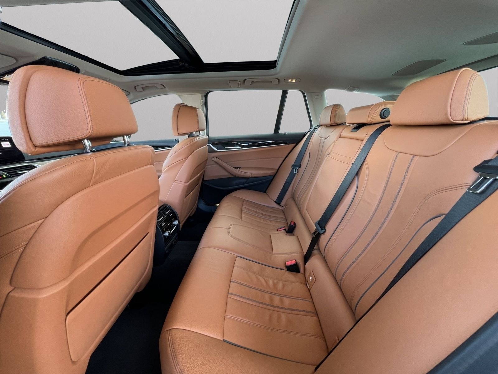 BMW 540i xDrive Touring Luxury Laser ACC 360° Pano foto 7