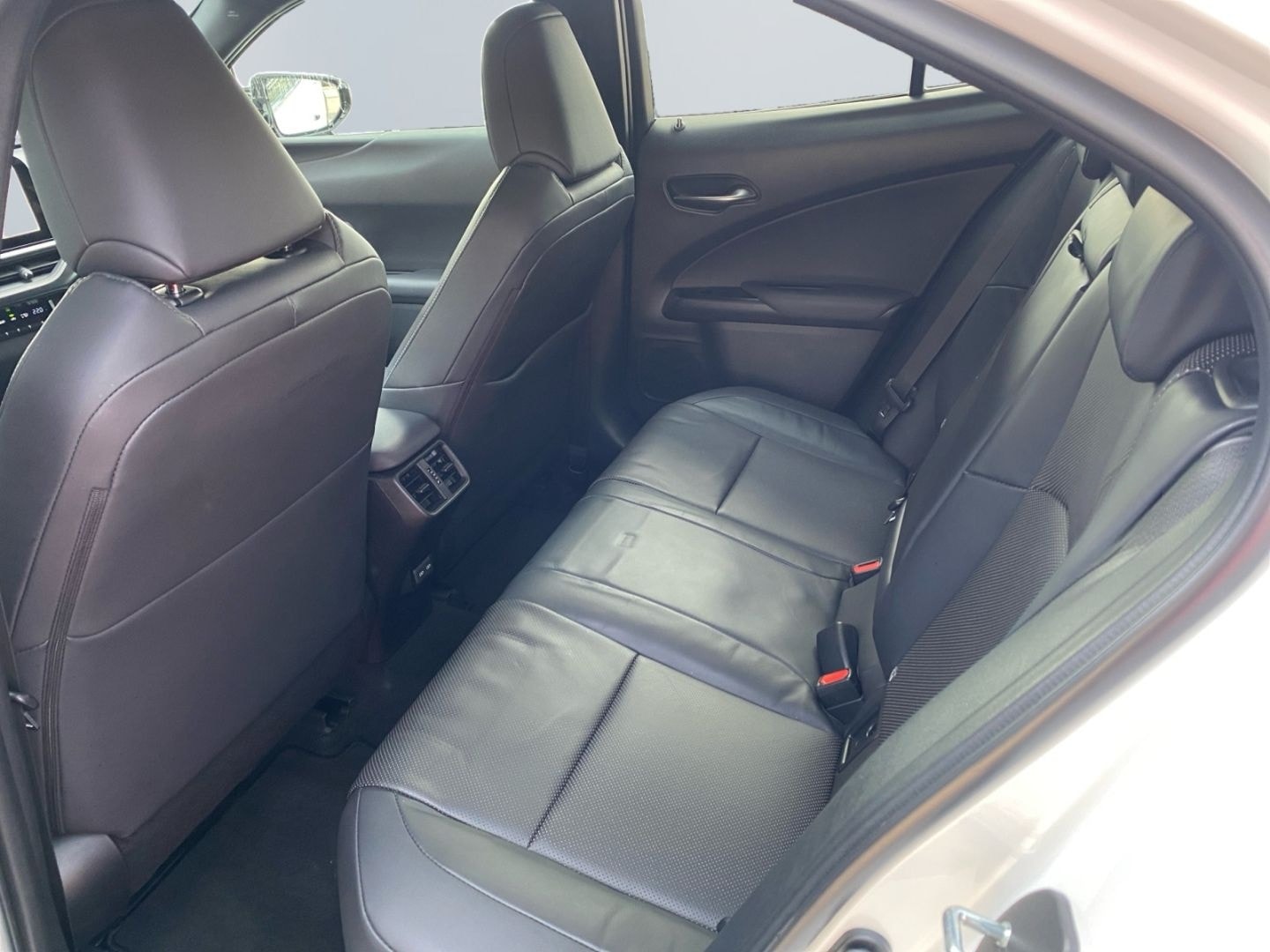 Lexus UX 250h Executive Line *HUD*Leder*GSD*el. Sitze* foto 17