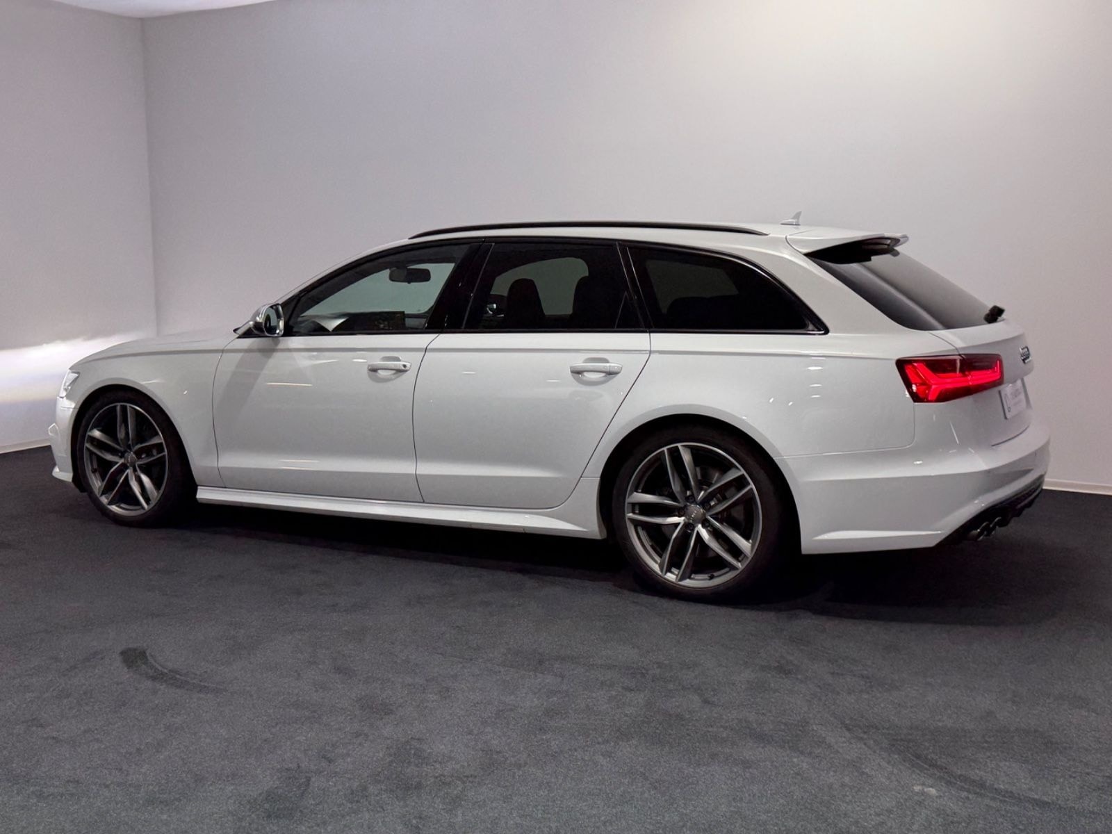 Audi S6 Avant 4.0 TFSI quattro foto 15