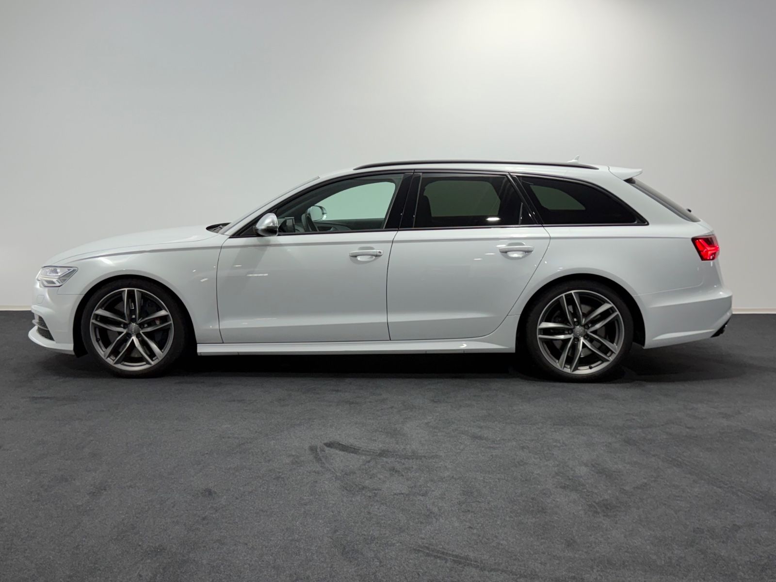 Audi S6 Avant 4.0 TFSI quattro foto 16