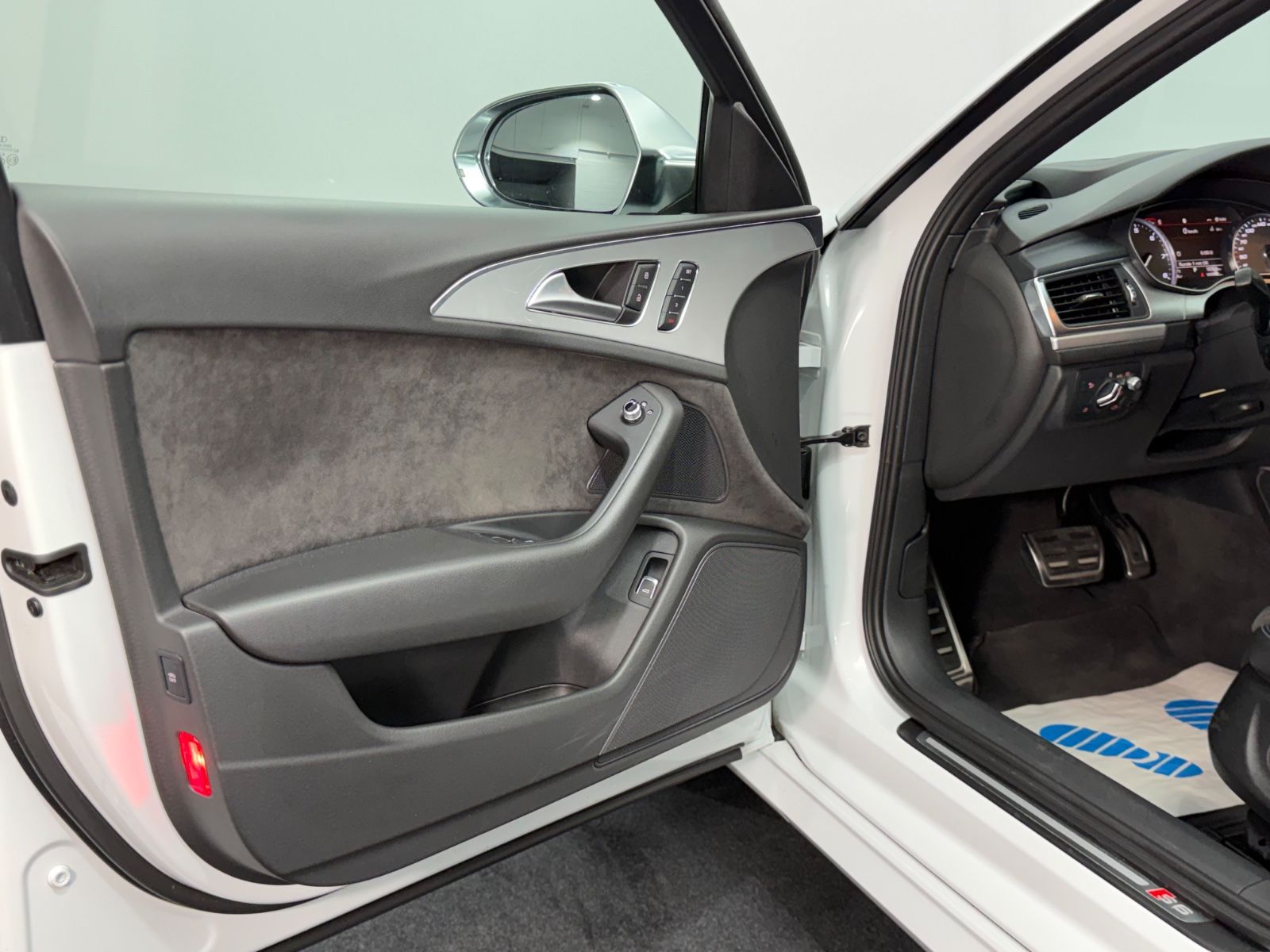 Audi S6 Avant 4.0 TFSI quattro foto 22