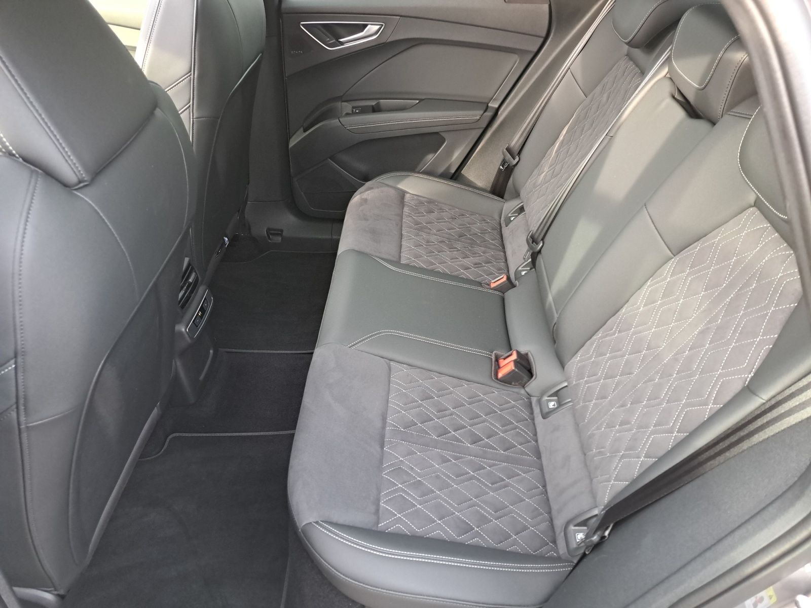 Audi Q4 e-tron Sportback 50 quattro S line PANO MATRI foto 15