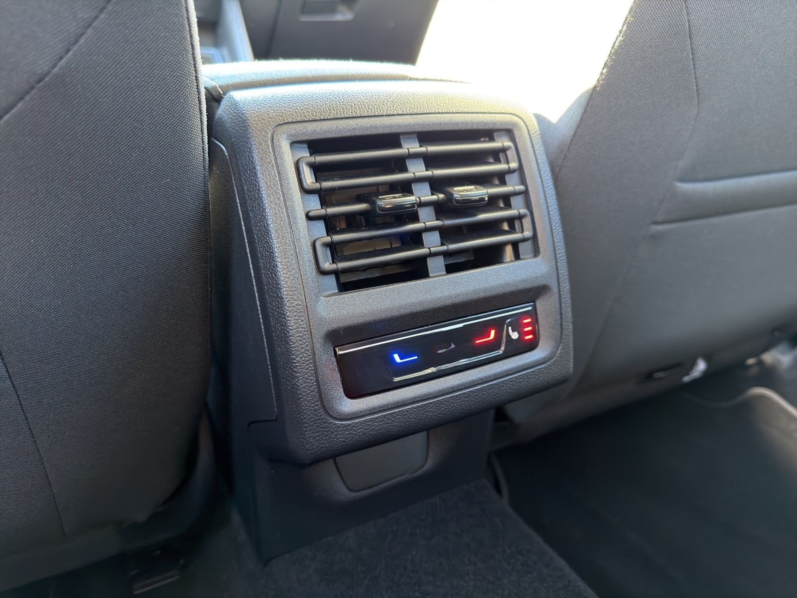 Volkswagen Golf Variant 2.0TDI Life LED/AHK/StHz/App/Navi/A foto 24