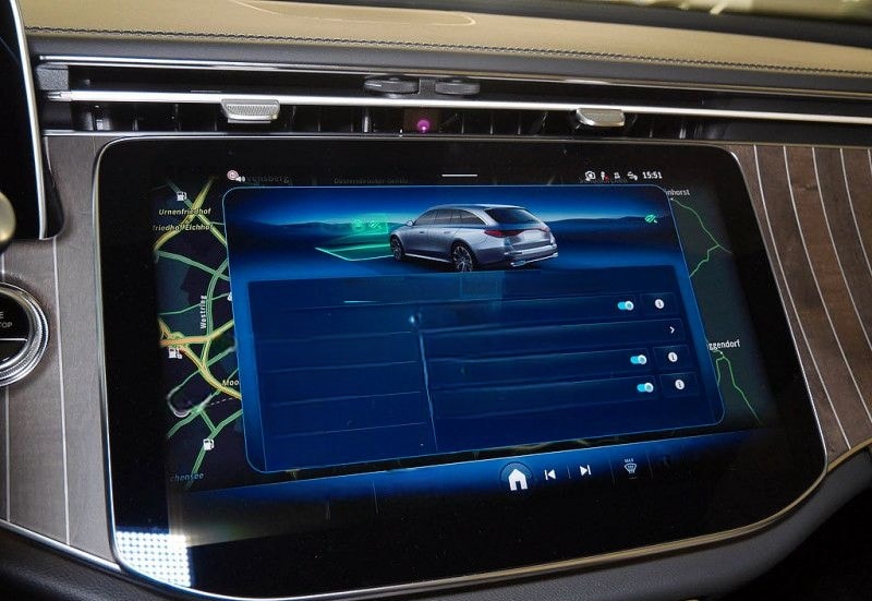 Mercedes-Benz E 300 de T-Modell mit EQ Hybrid Technologie AMG foto 17