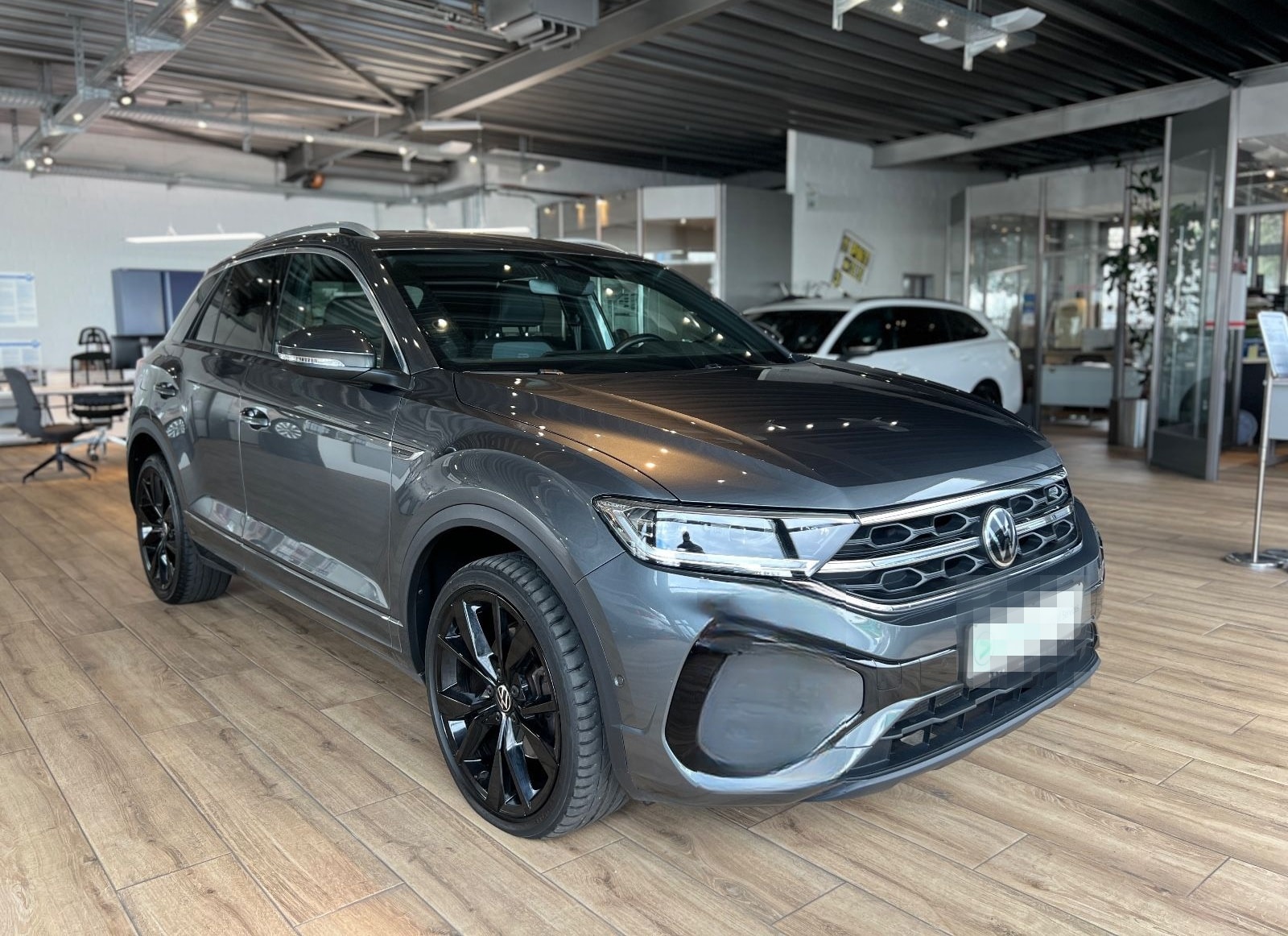 Volkswagen T-Roc R-Line/KAMERA/NAVI/AHK/LED-SCHEINWERFER foto 2