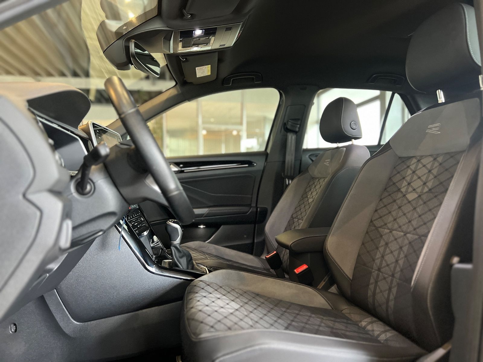 Volkswagen T-Roc R-Line/KAMERA/NAVI/AHK/LED-SCHEINWERFER foto 13