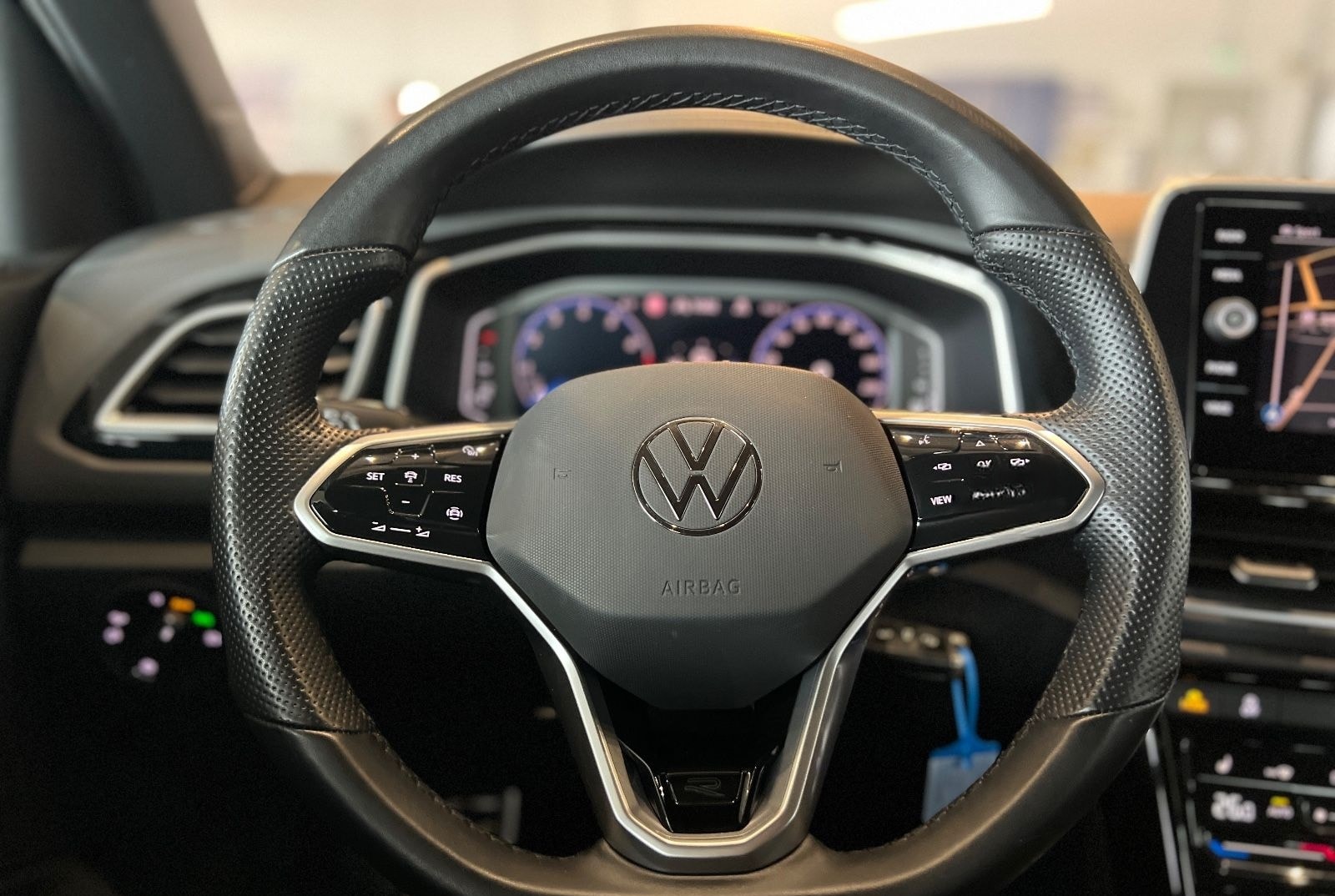 Volkswagen T-Roc R-Line/KAMERA/NAVI/AHK/LED-SCHEINWERFER foto 18