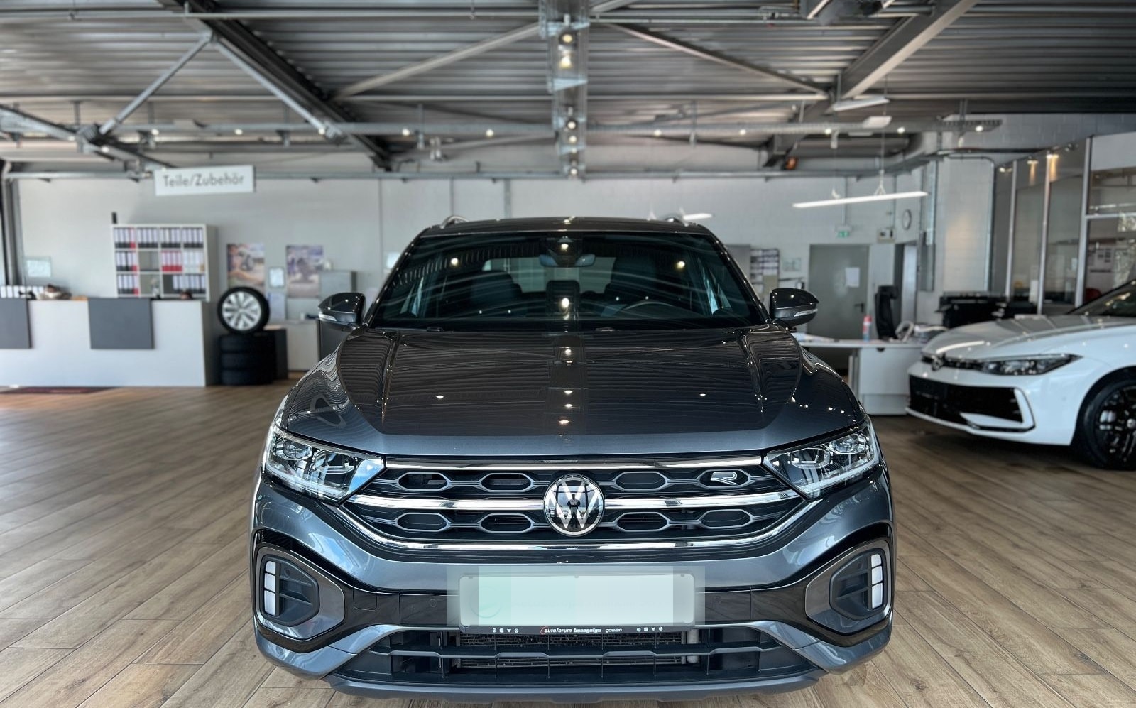 Volkswagen T-Roc R-Line/KAMERA/NAVI/AHK/LED-SCHEINWERFER foto 4