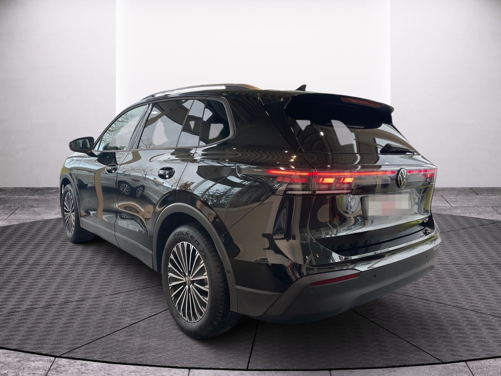 Volkswagen Tiguan 1.5 eTSI Goal MATRIX AHK ACC NAVI SIDE foto 5