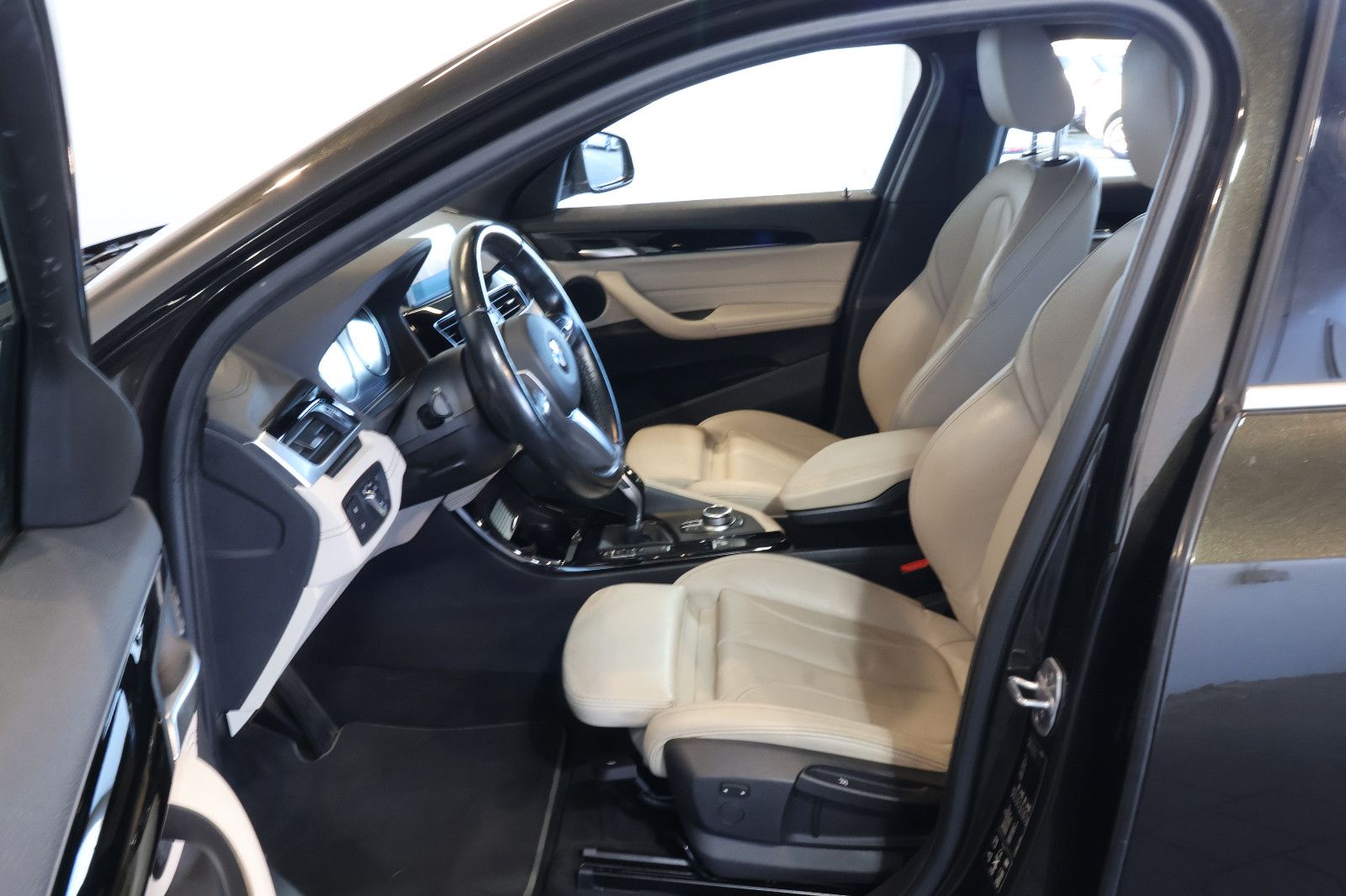 BMW X2 xDrive 18 d M Sport NAVI+LED+AHK+19" foto 10