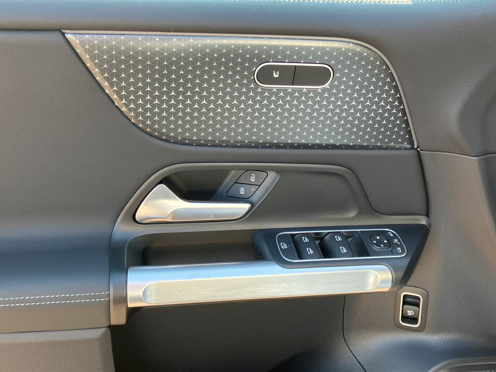 Mercedes-Benz EQB 300 4M Progressive 19"AMG*Lenkradhzg*TotwLED foto 6