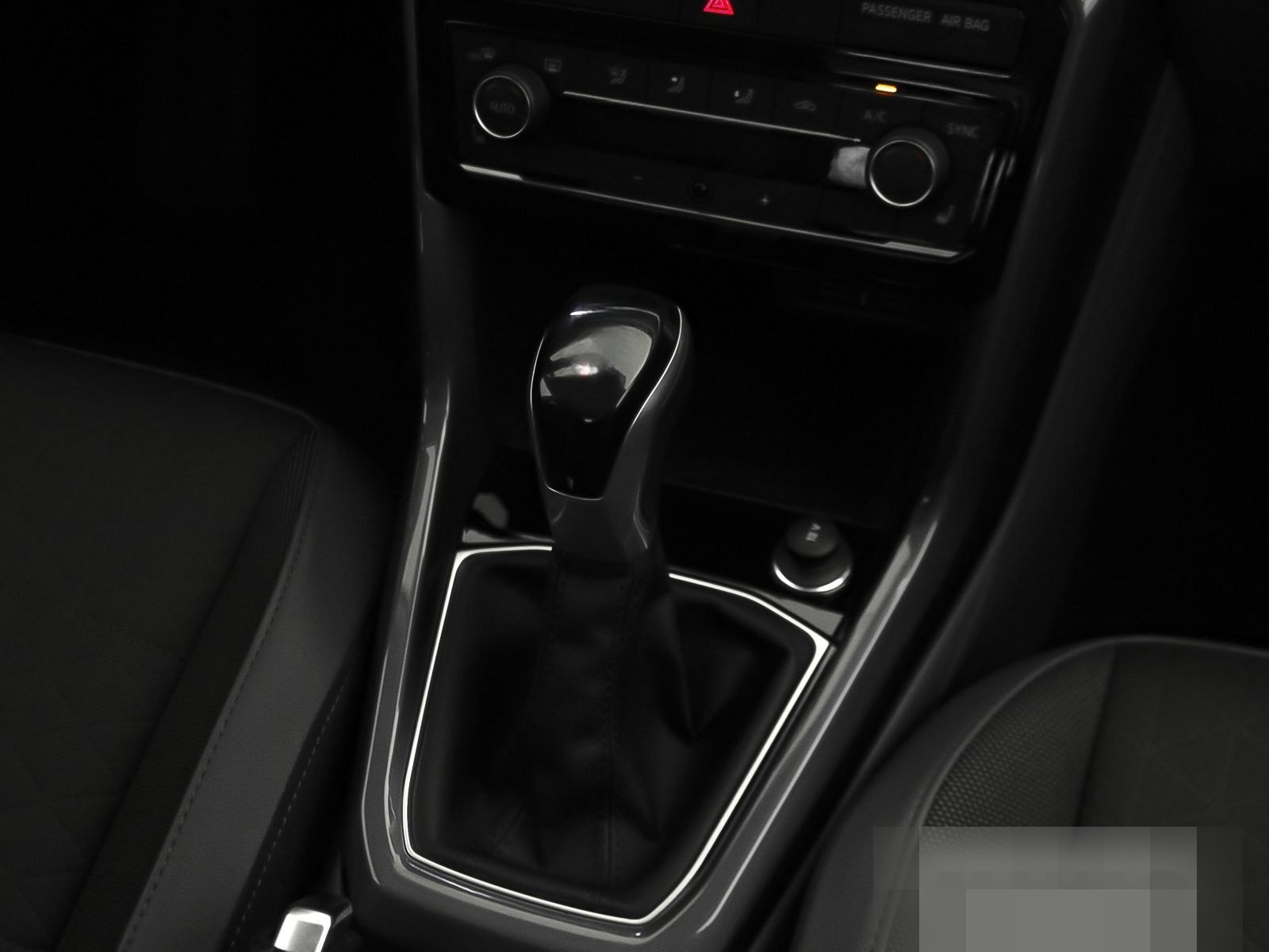 Volkswagen T-Cross Style 1.5 TSI LED Navi ParkPilot RearVie foto 16