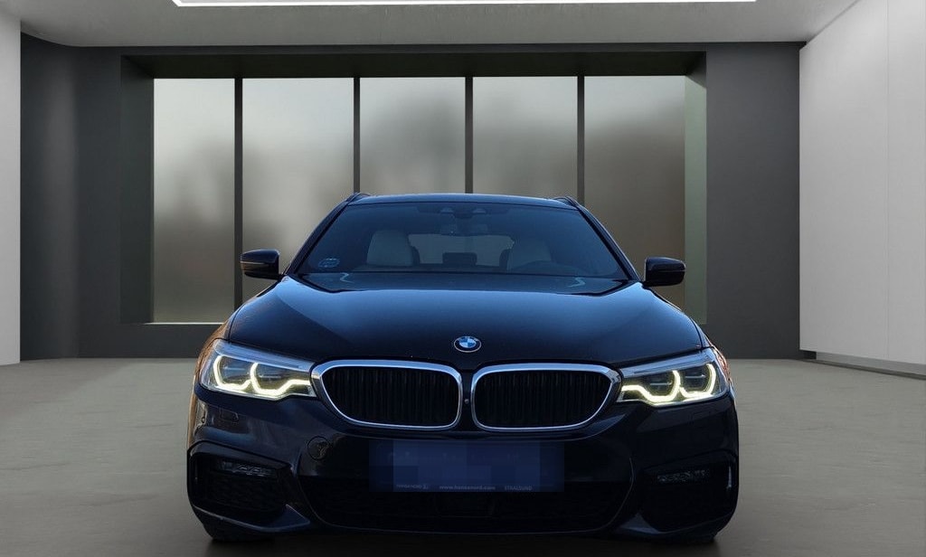 BMW 540d xDrive T. M-SPORT LED NAVI HUD PANO 18" AHK foto 3