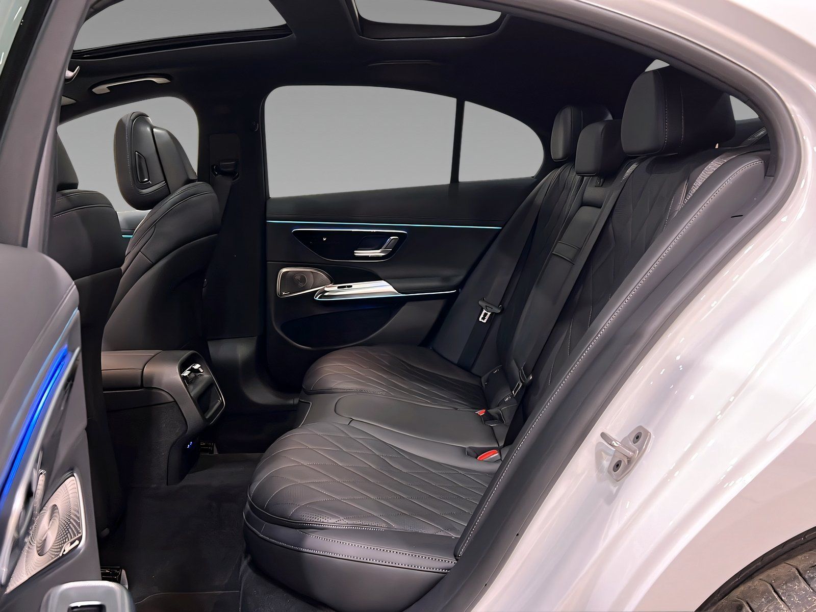 Mercedes-Benz E 450d 4M AMG+DIST+Superscreen+Burm+Pano+AHK+360 foto 9