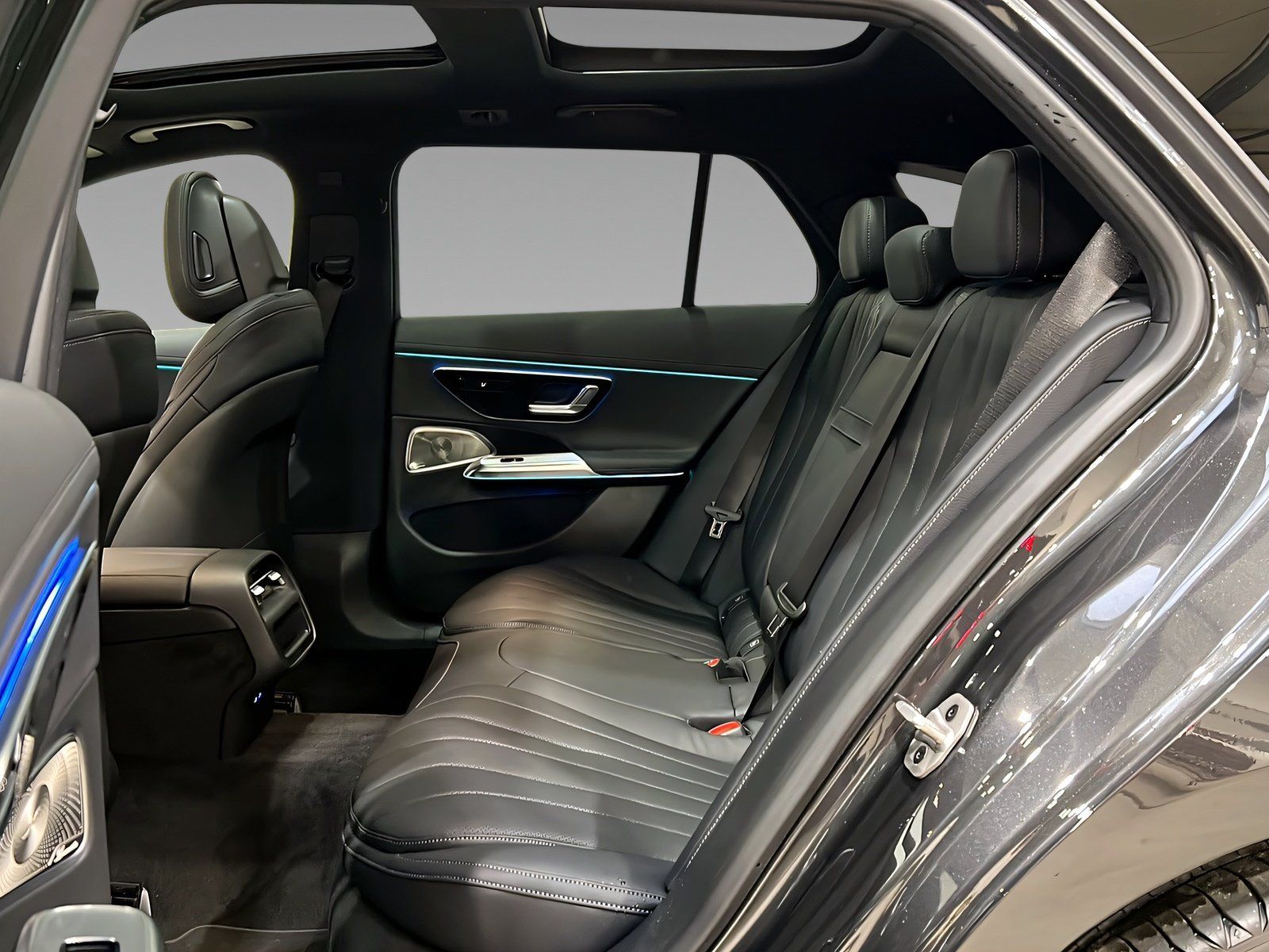 Mercedes-Benz E 450 d 4M T-Modell AMG+DISTR+Burm+Pano+AHK+360° foto 9