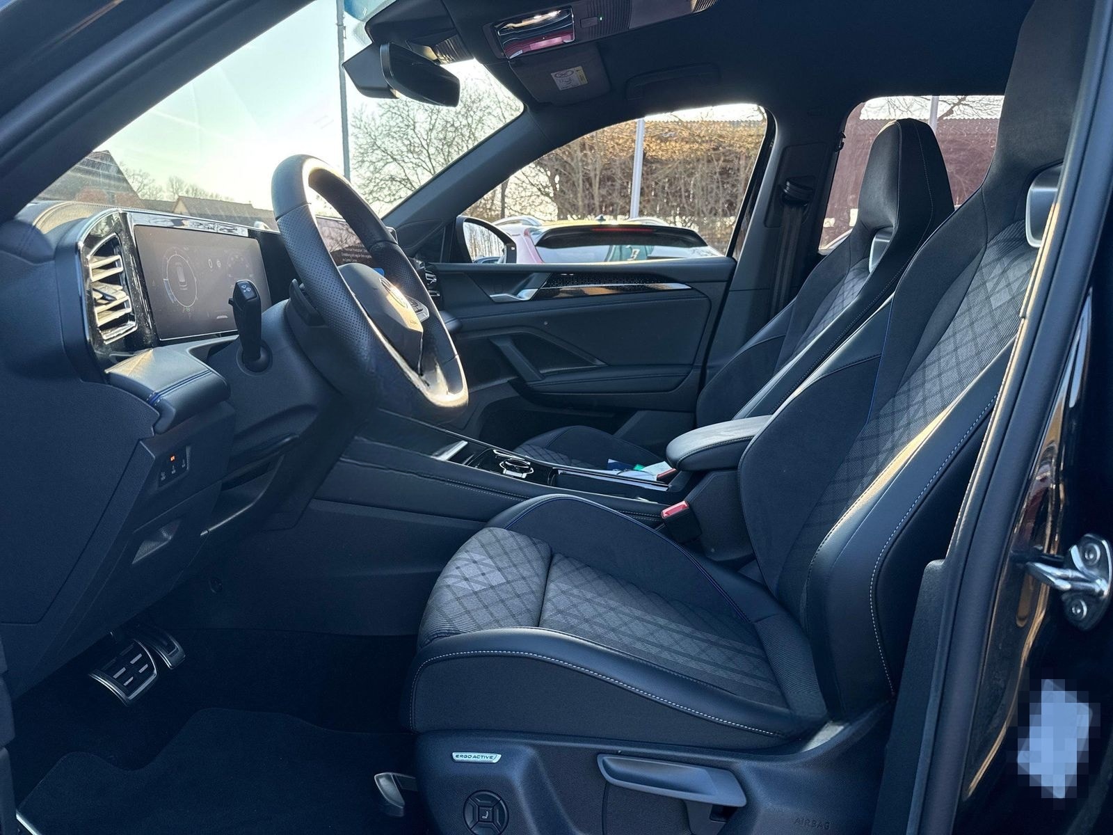 Volkswagen Tiguan TDi DSG R-Line BlackStyle ACC IQLight 20" foto 8