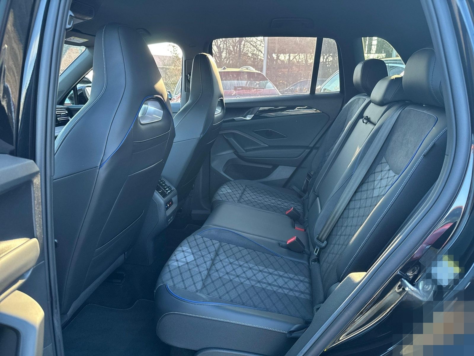 Volkswagen Tiguan TDi DSG R-Line BlackStyle ACC IQLight 20" foto 9