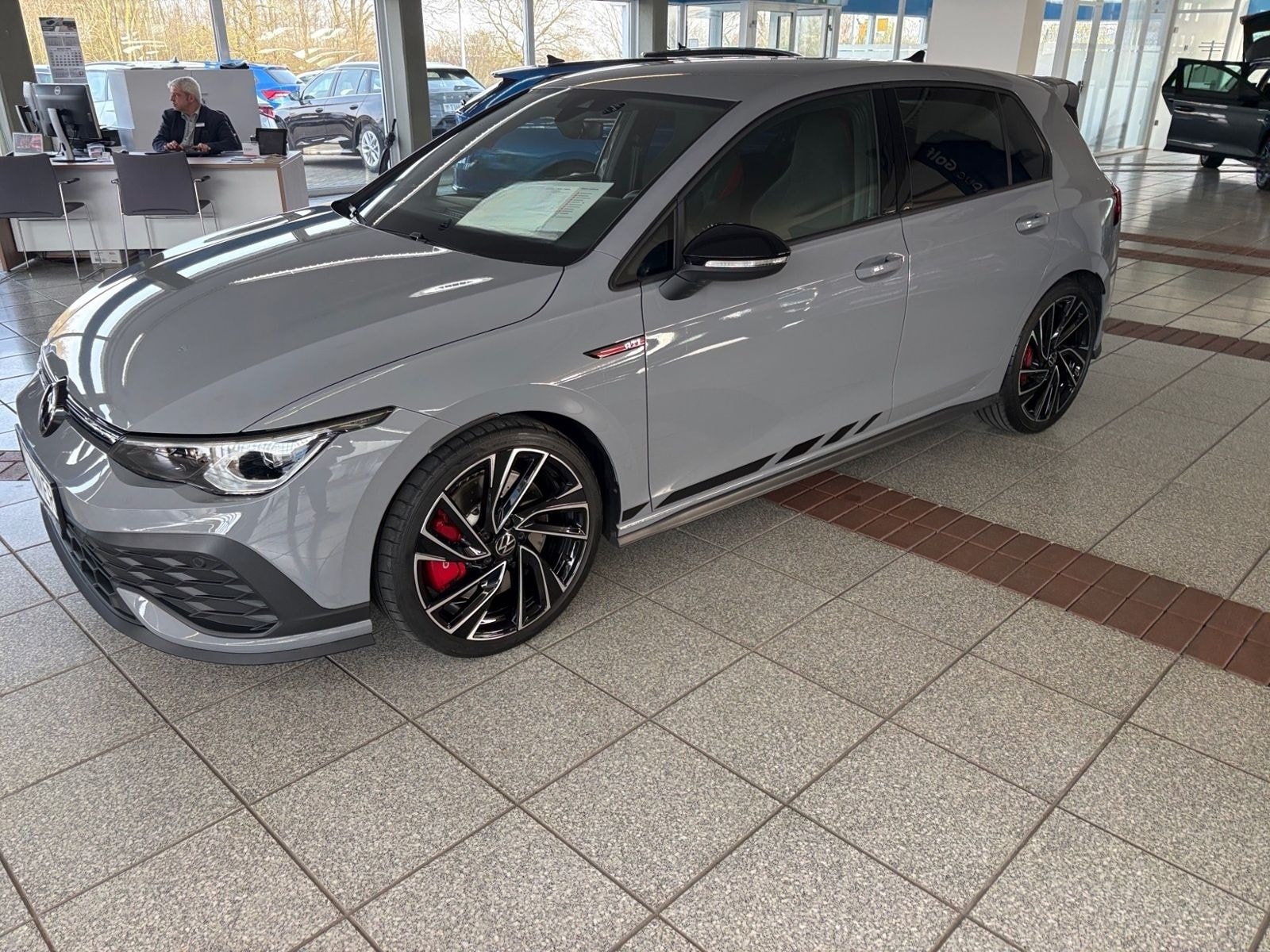 Volkswagen Golf VIII 2.0 TSI DSG GTI CLUBSPORT BLACK +H&K + foto 24