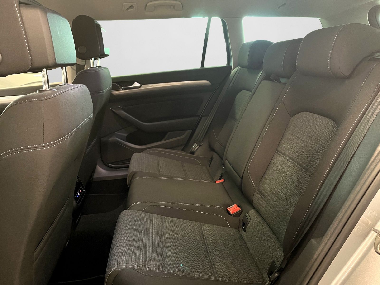 Volkswagen Passat Variant 1.5 TSI DSG Business, Navi, Sitzh foto 15