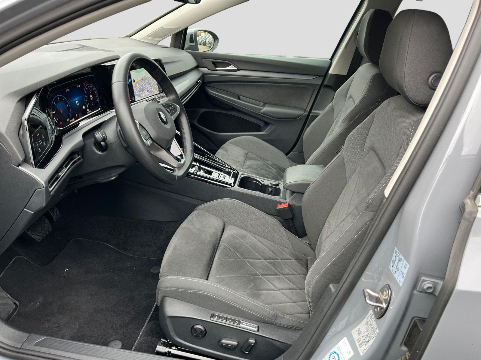 Volkswagen Golf VIII Variant 2.0TDI DSG Style AHK Cam Matri foto 10