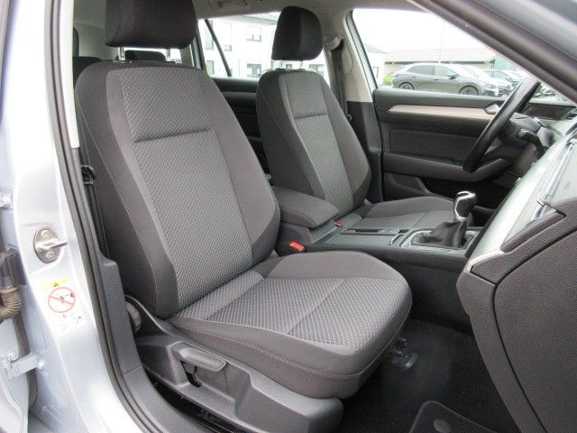 Volkswagen Passat Variant Navi AHK LED ACC DAB Alu Klima foto 8