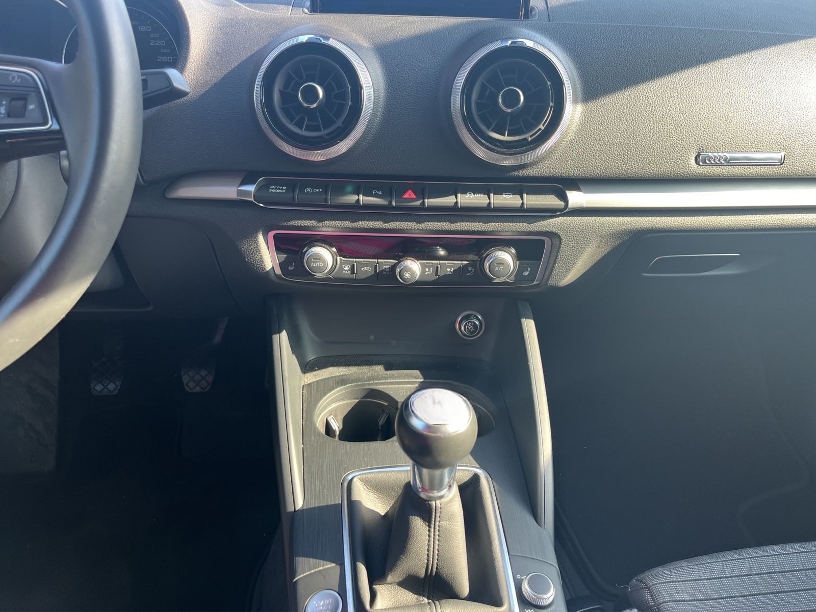 Audi A3 Limousine 30 TFSI Sport / S-Line / LED / DAB foto 18