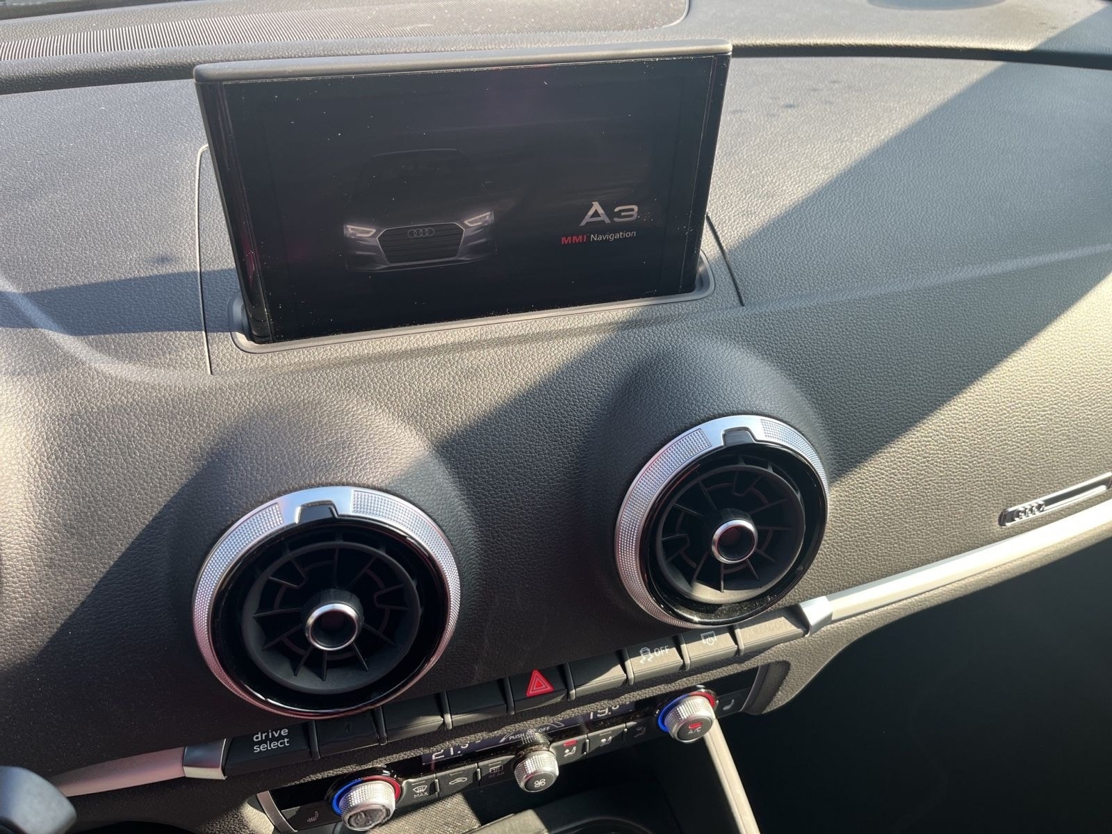 Audi A3 Limousine 30 TFSI Sport / S-Line / LED / DAB foto 23