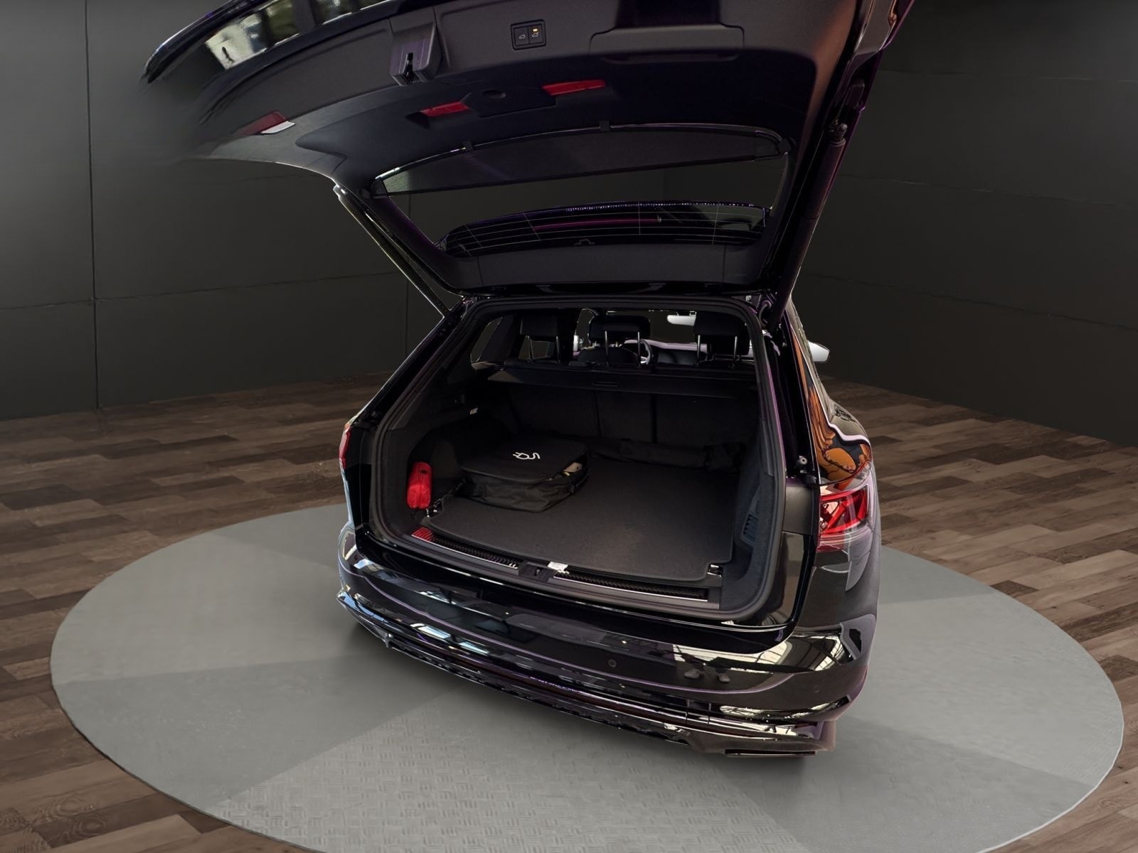 Volkswagen Touareg R 3,0 l V6 eHybrid OPF 4MOTION 250 kW (3 foto 10