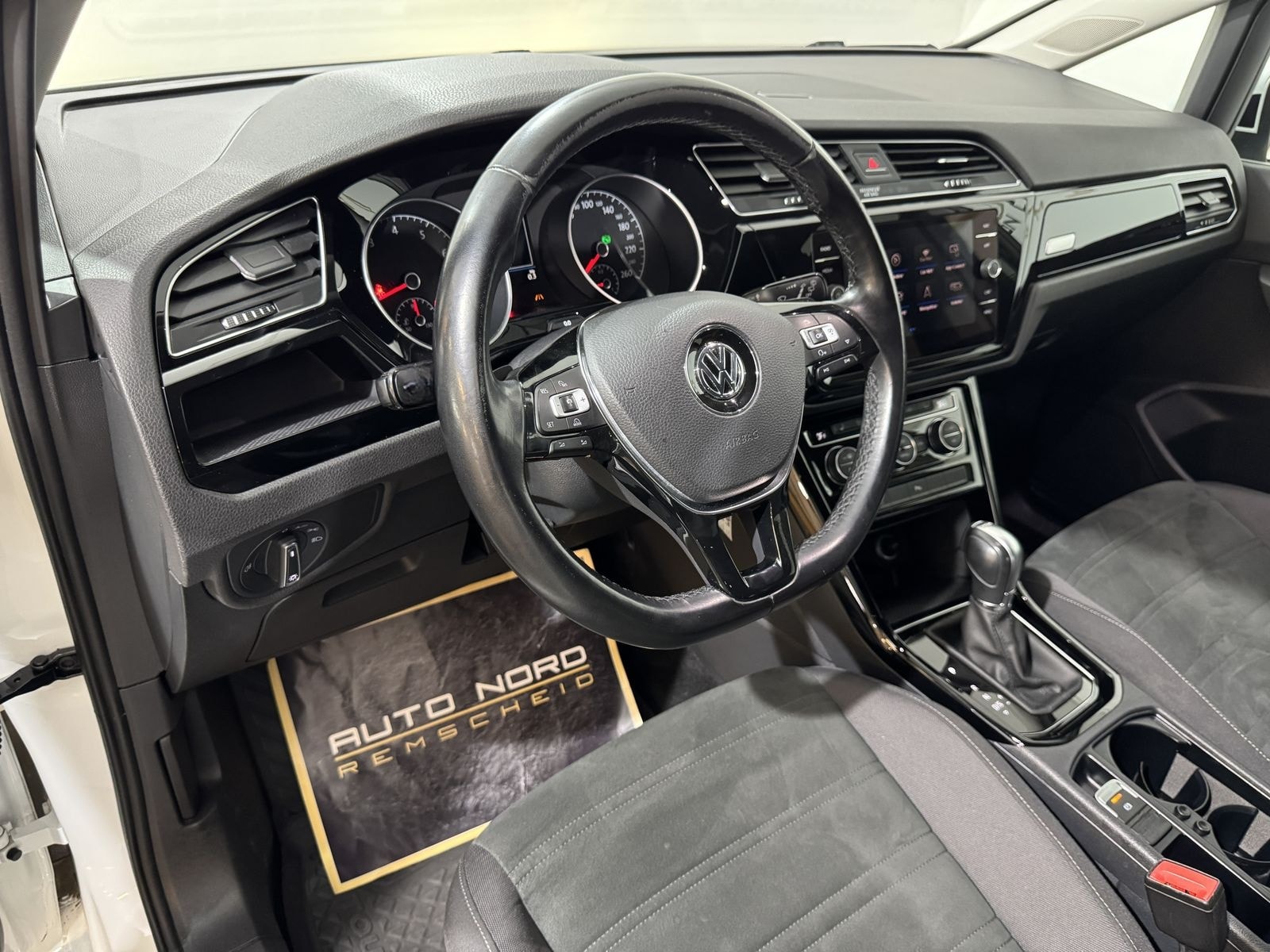 Volkswagen Touran 1.8 TSI Highline*R-Line*Kamera*LED*AHK* foto 14