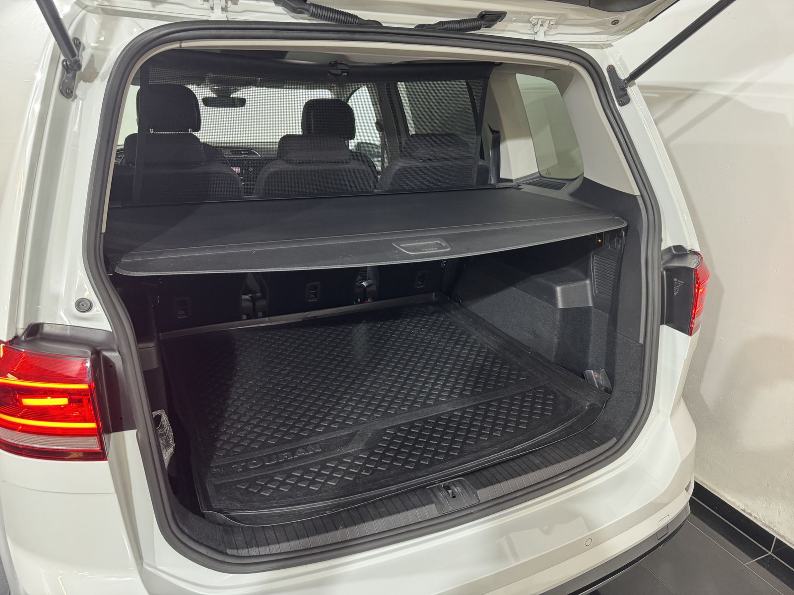 Volkswagen Touran 1.8 TSI Highline*R-Line*Kamera*LED*AHK* foto 19