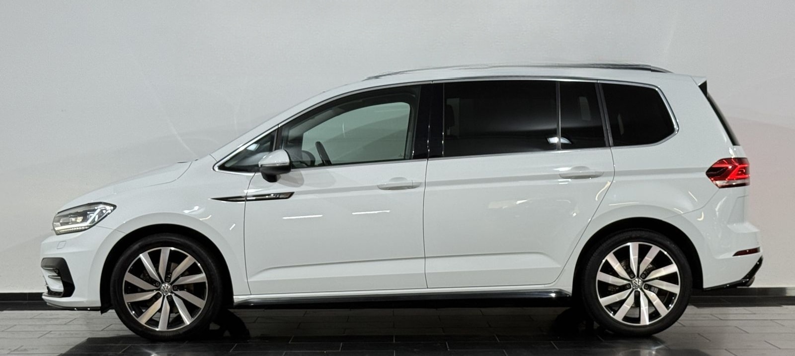 Volkswagen Touran 1.8 TSI Highline*R-Line*Kamera*LED*AHK* foto 8