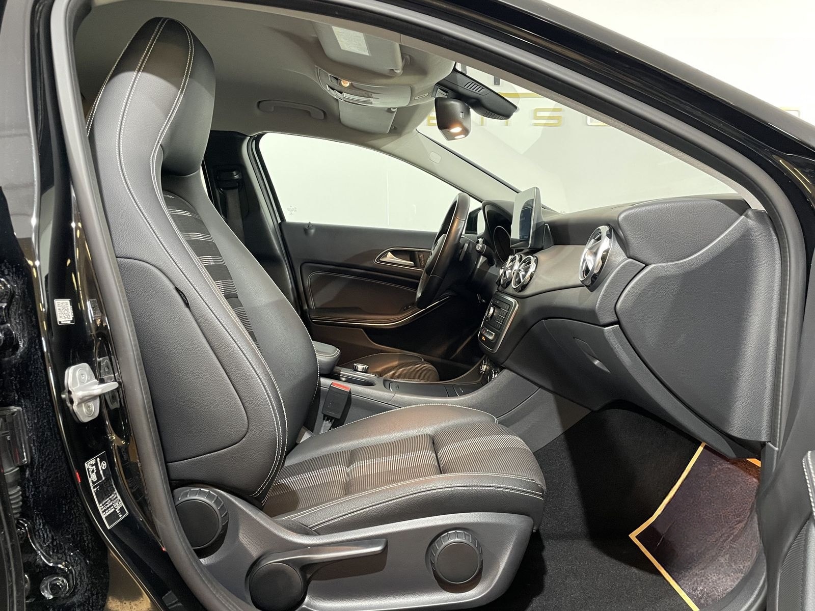 Mercedes-Benz GLA 220 d Urban*DCT*LED*AHK*Navi*MWST*KeyGo* foto 16