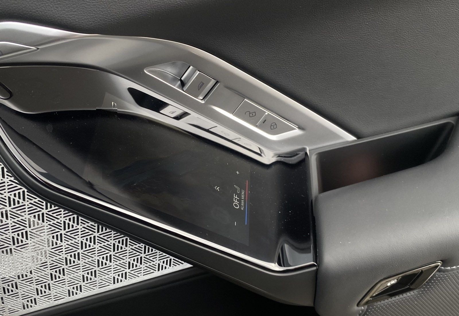 BMW 740d xDrive TV-Fond-Entertainment|B&W-Diamond foto 16