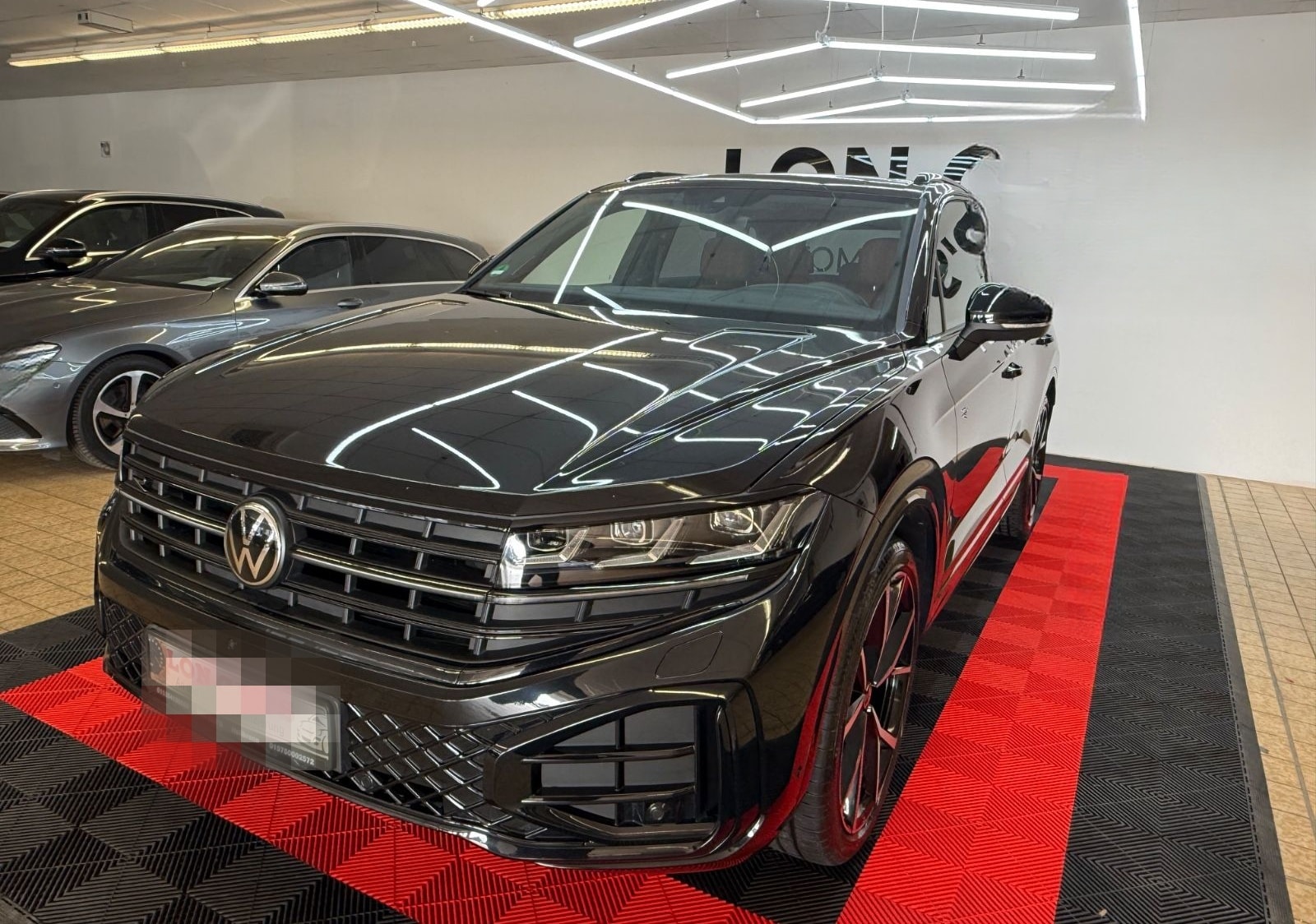 Volkswagen Touareg 3.0 TDI 210 kW 4Motion R-Line/LUFT/PANO foto 1