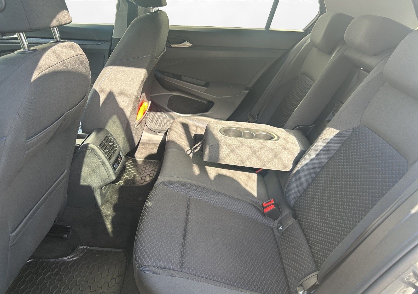 Volkswagen Golf VIII 1.5 TSI DSG UNITED | NAVI | ACC | LED foto 11