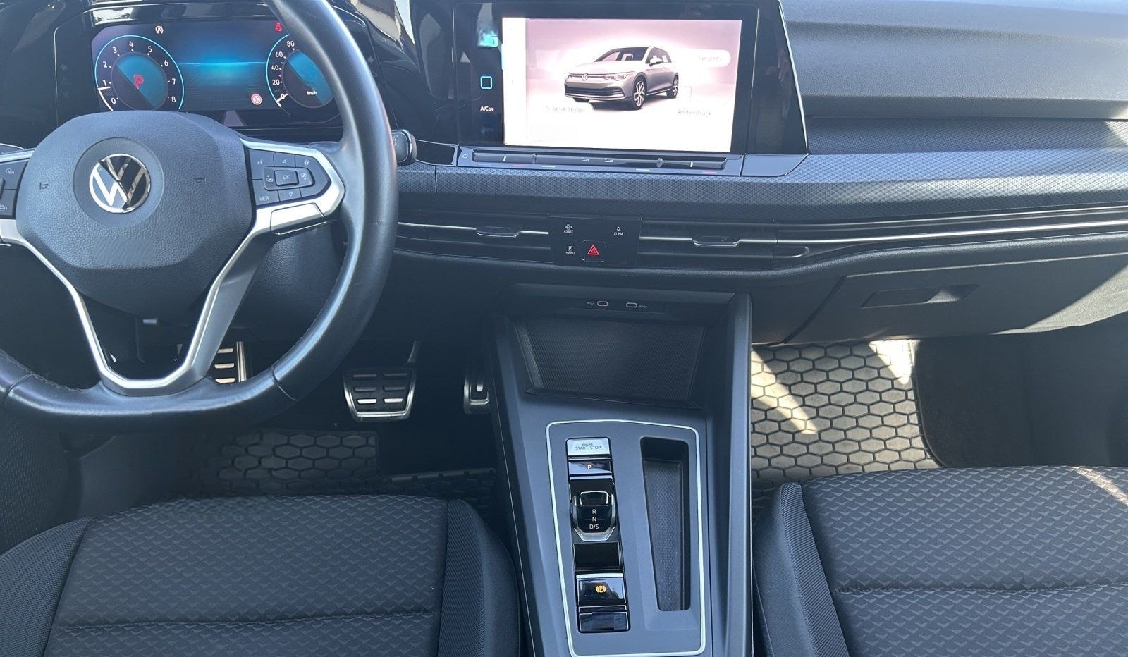 Volkswagen Golf VIII 1.5 TSI DSG UNITED | NAVI | ACC | LED foto 13