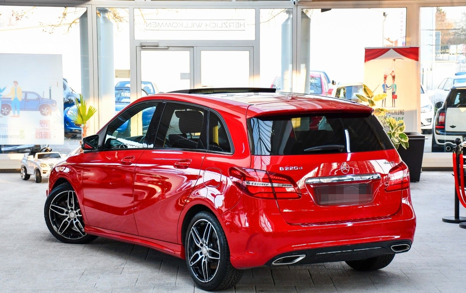 Mercedes-Benz B 220d 4Matic AMG-Line Night-Paket 1.Hand foto 4