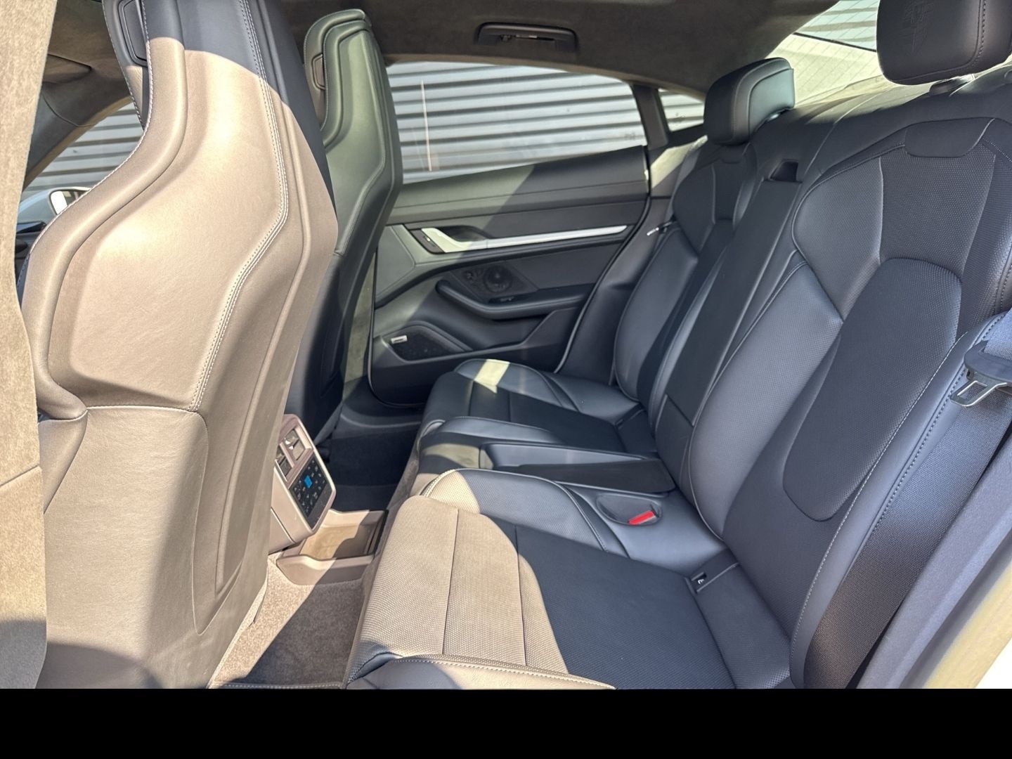 Porsche Taycan Turbo Clubleder HA-Lenkung InnoDrive BOSE foto 22