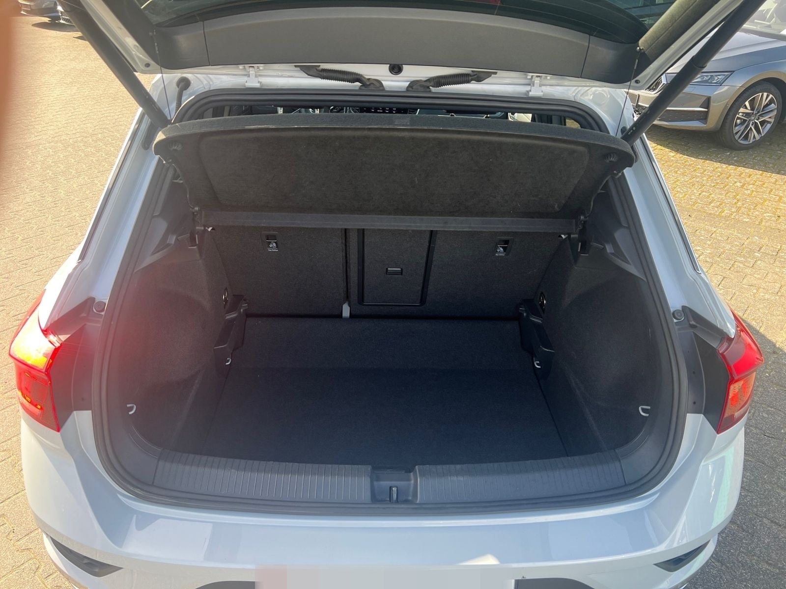 Volkswagen T-Roc 1.5 TSI Sport 110KW (150PS) DSG*STDHZ*NAVI foto 15