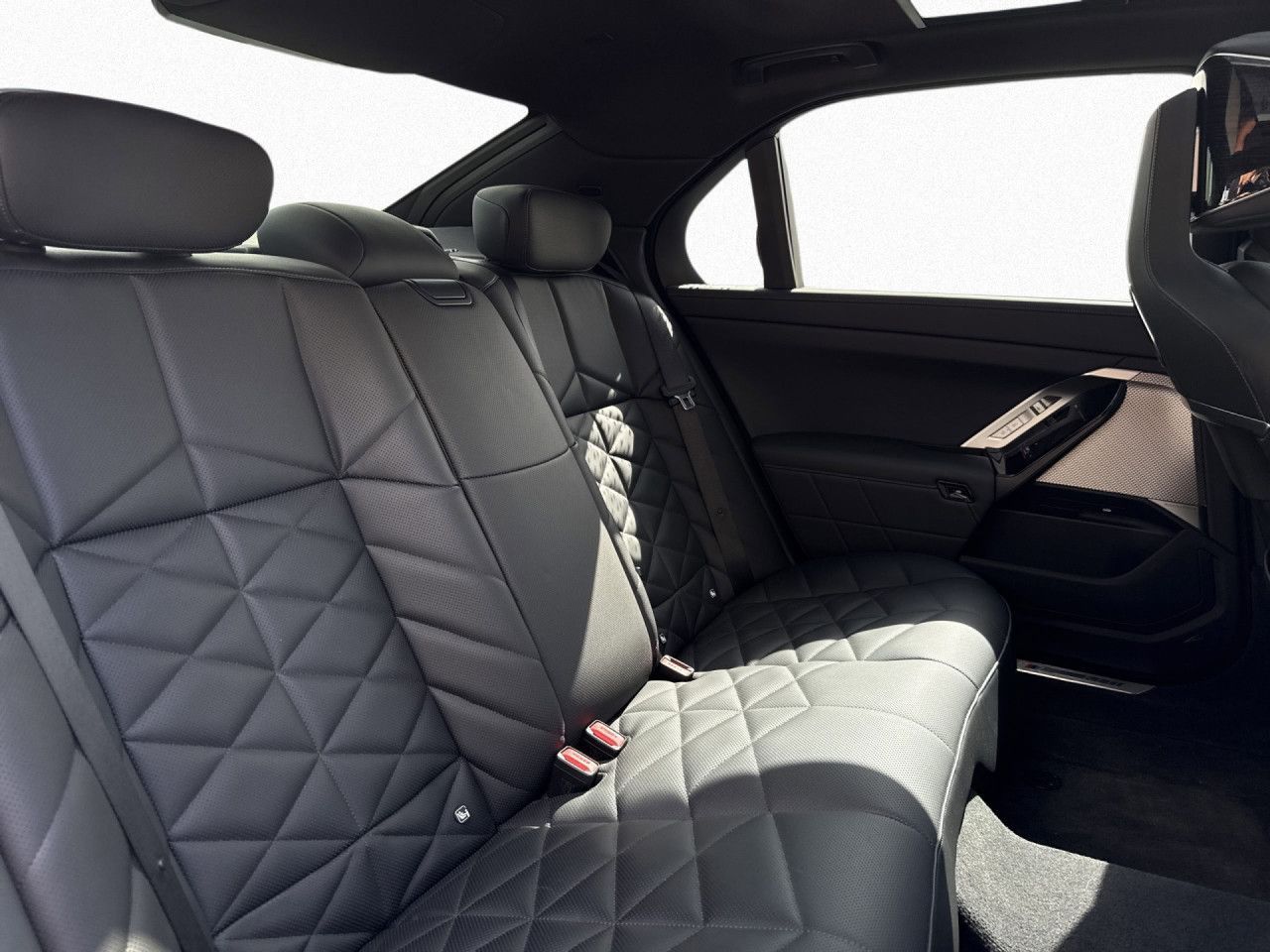 BMW 740d xDr M Sport Fond-Ent,StHz,SkyL,AHK,AktivL foto 12