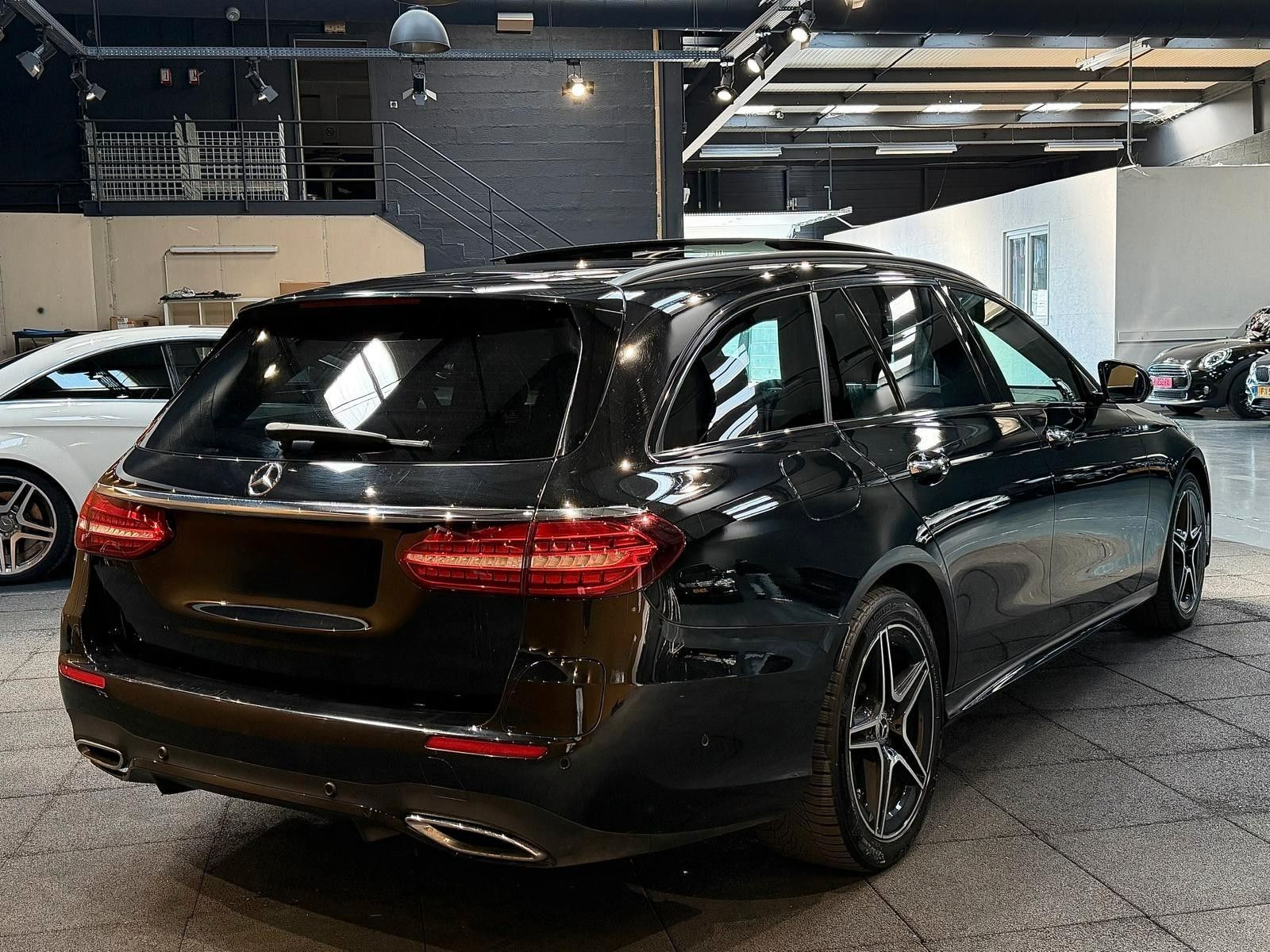 Mercedes-Benz E 300 DE KOMBI AMG PACKET MEGA VOLL foto 3