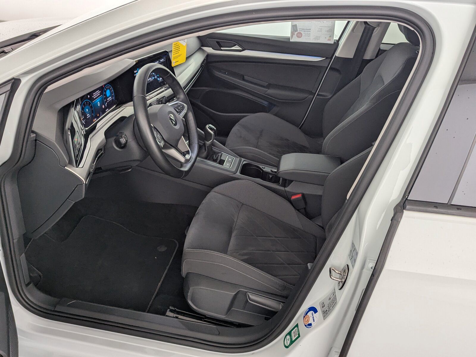 Volkswagen Golf VIII 1.5 TSI Life OPF LED+NAVI+ACC+SHZ+RFK+ foto 14