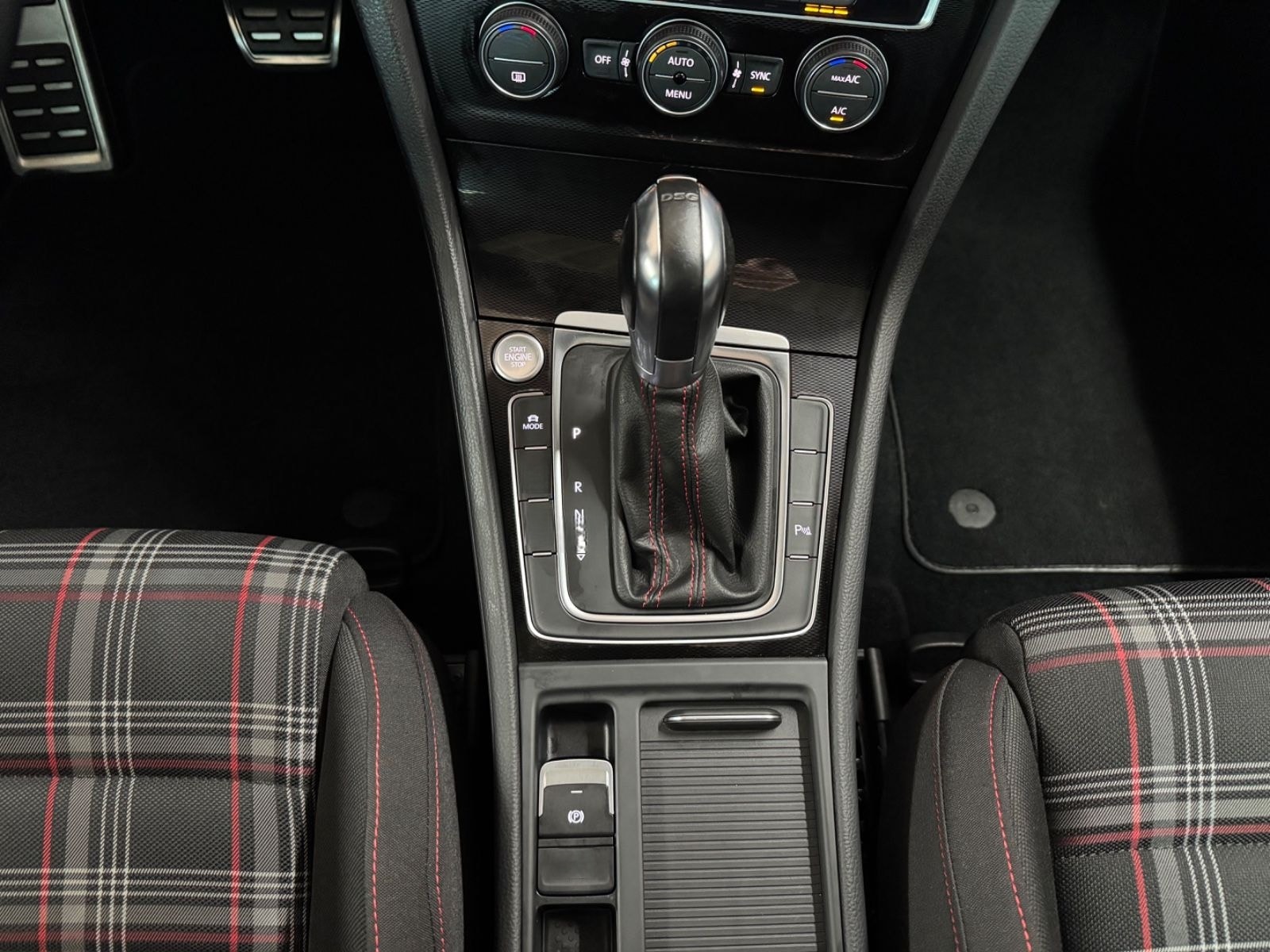 Volkswagen Golf VII Lim. GTI DSG *SHZ*PAN*ACC*NAV*PDC*RK*BX foto 14