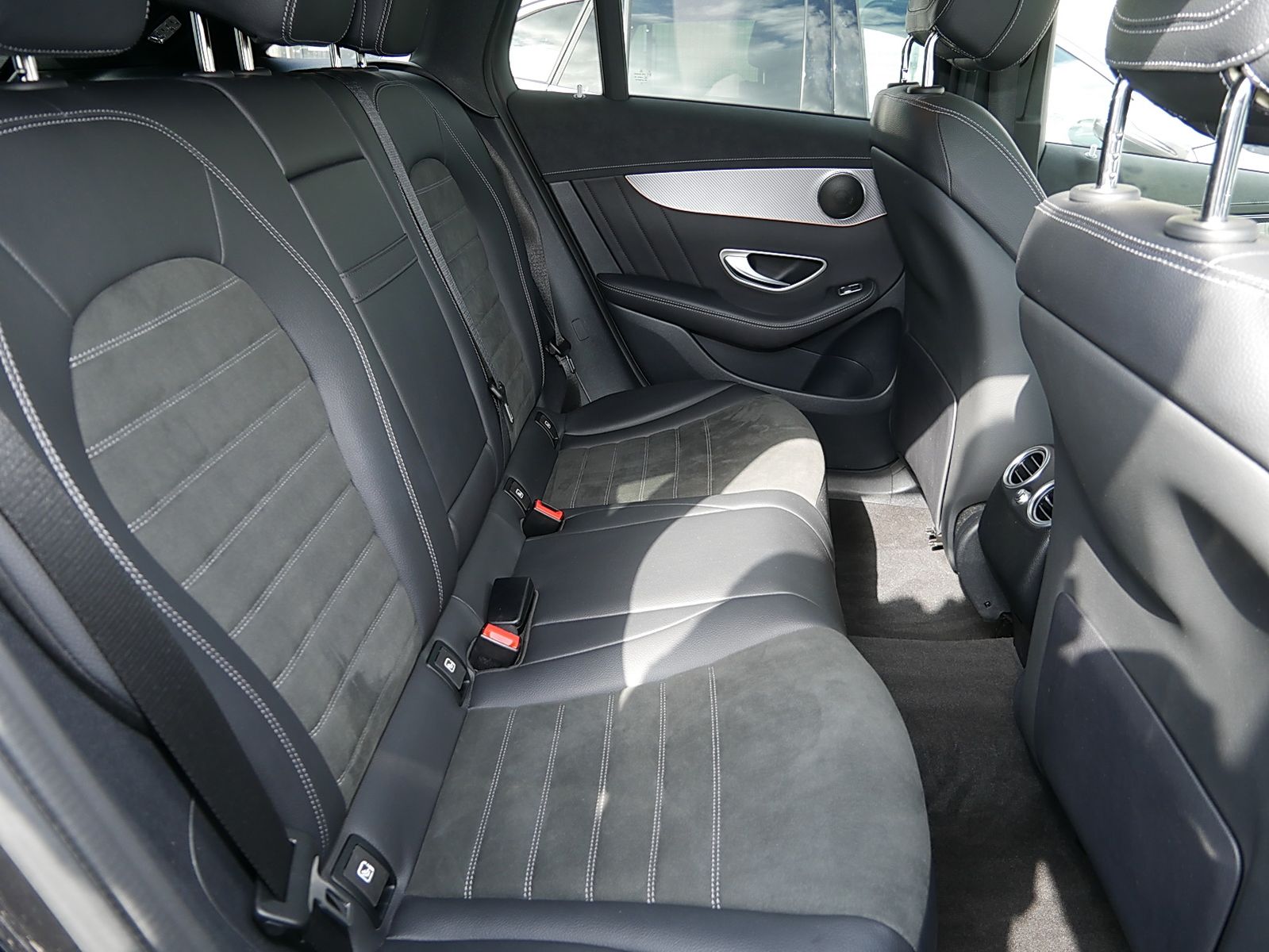 Mercedes-Benz EQC 400 4MATIC AMG+MultiBeam+Ambiente+Kamera+DAB foto 7