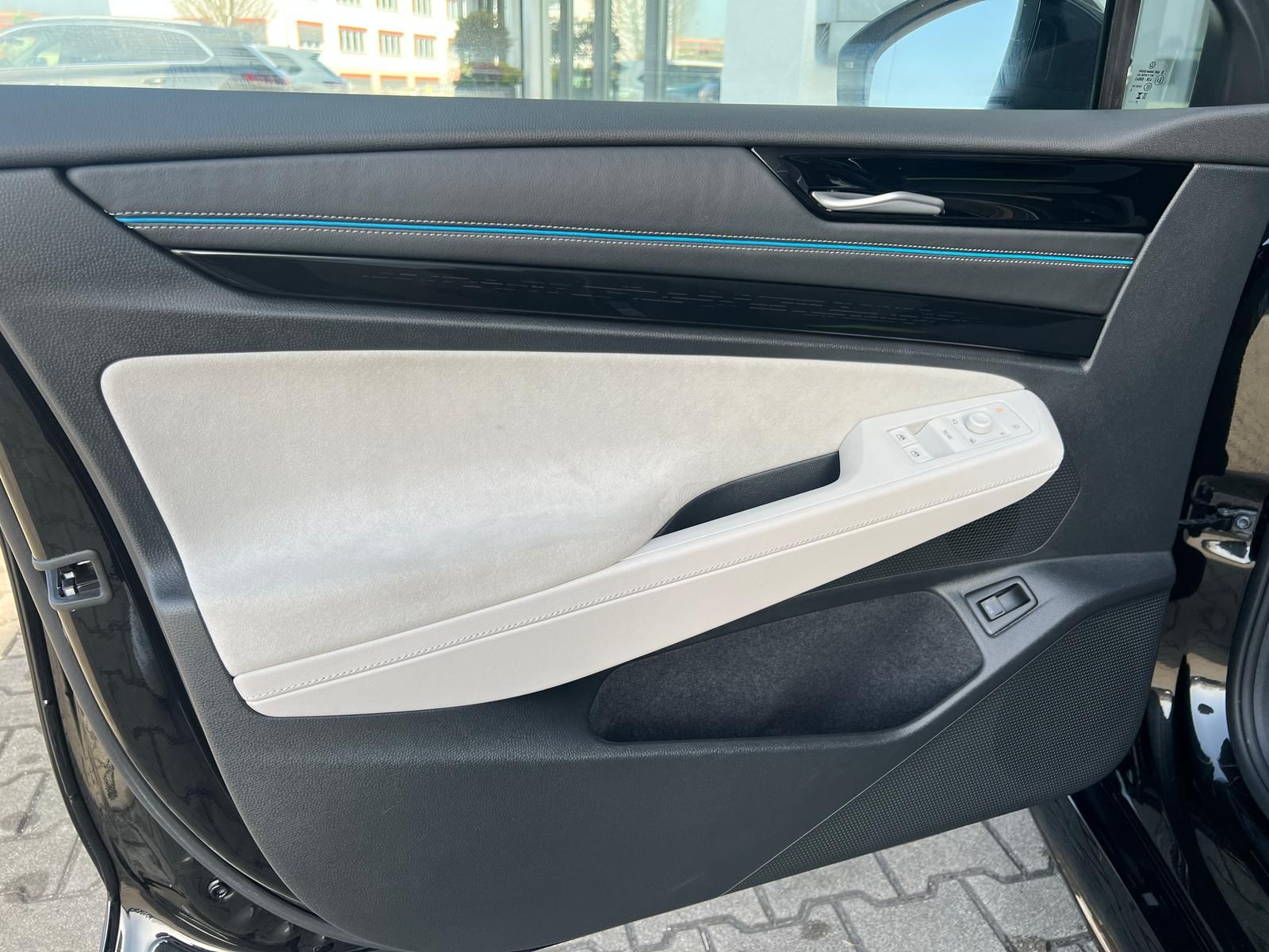 Volkswagen ID.7 Pro 210 kW HUD DCC Sound 2 x Paket Plus foto 18