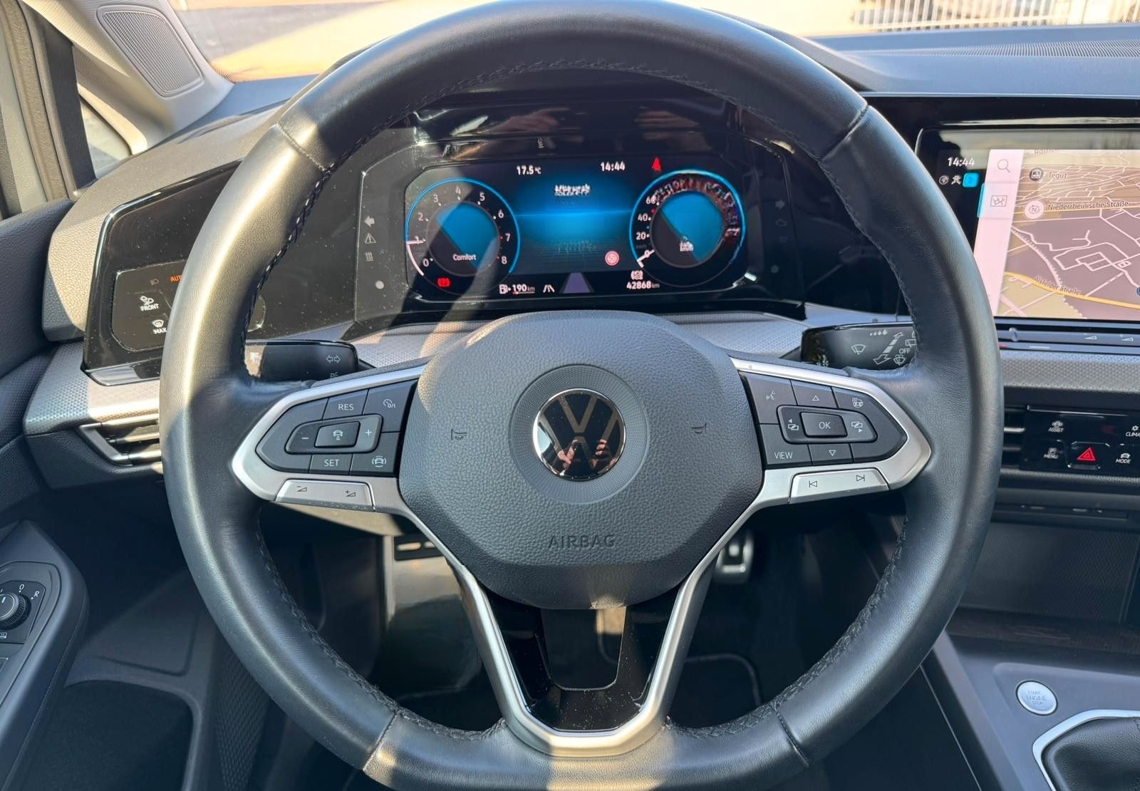 Volkswagen GOLF VIII 1.5 TSI LED KAMERA NAVI APP C. LKR.HZ. foto 13